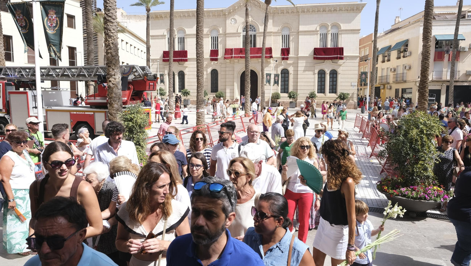 Ofrenda floral a la Virgen del Mar en la Feria de Almería 2024, en imágenes