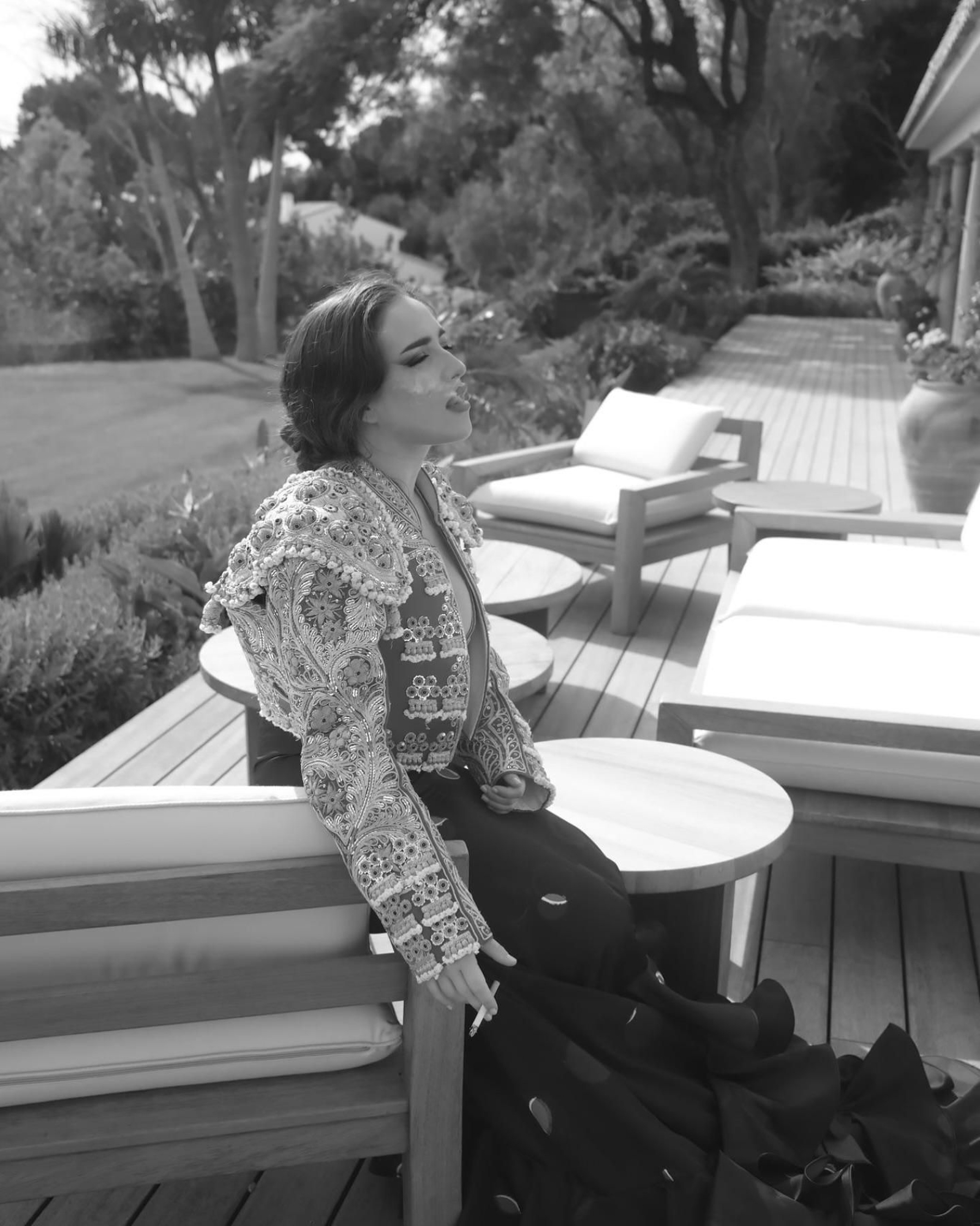 La bailaora y coreógrafa Triana Ramos vestida con un traje de luces.