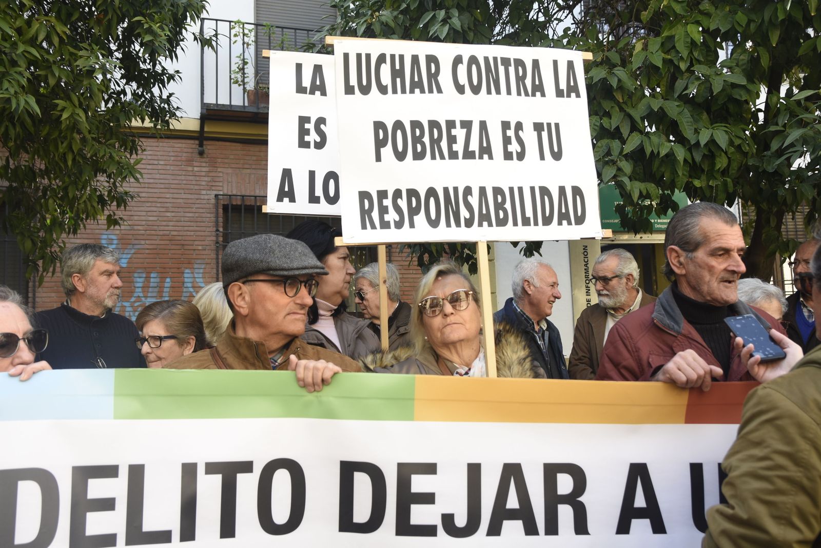 Una mujer se manifiesta en Córdoba.