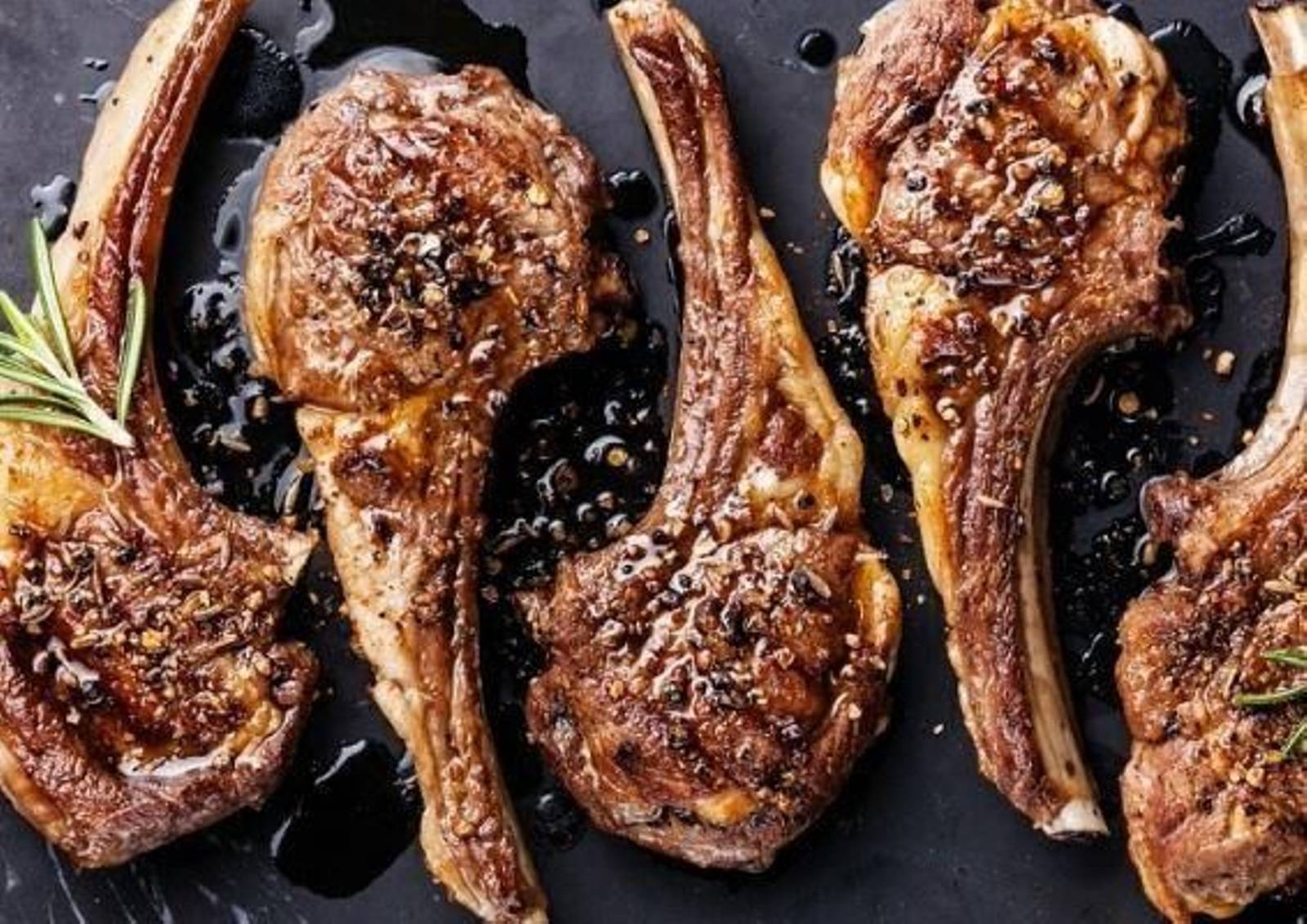 Chuletas de cordero a la brasa.