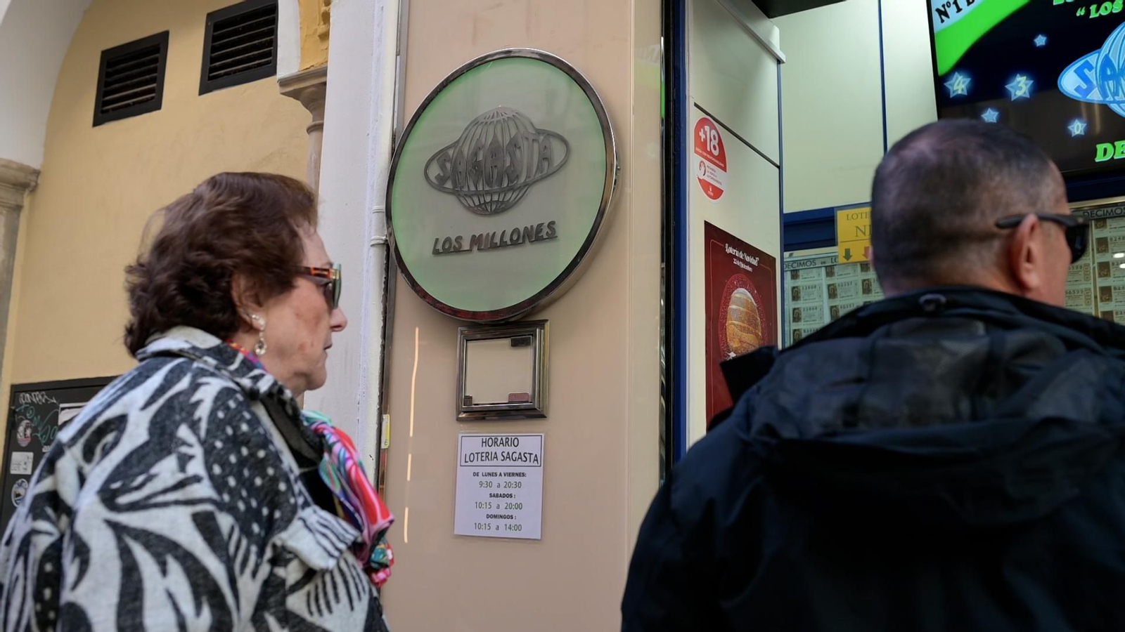 Las administraciones más emblemáticas concentran la ilusión de la Navidad sevillana