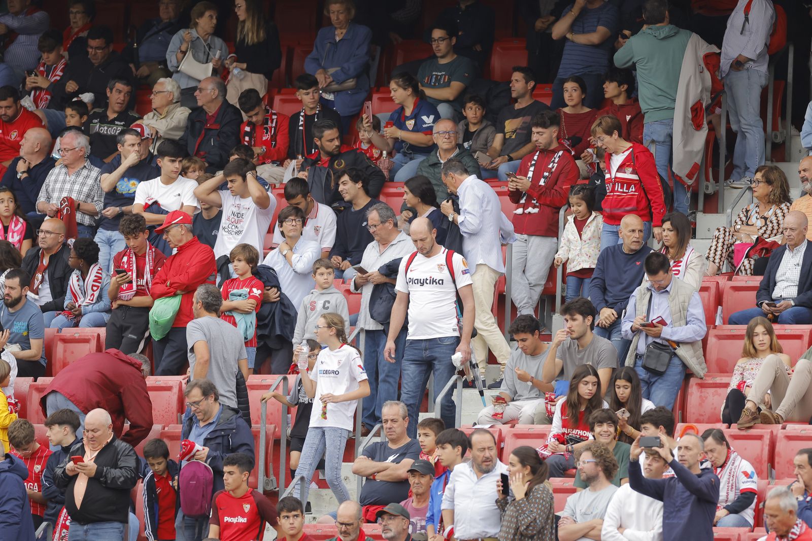 Búscate en las fotos del Sevilla-Madrid