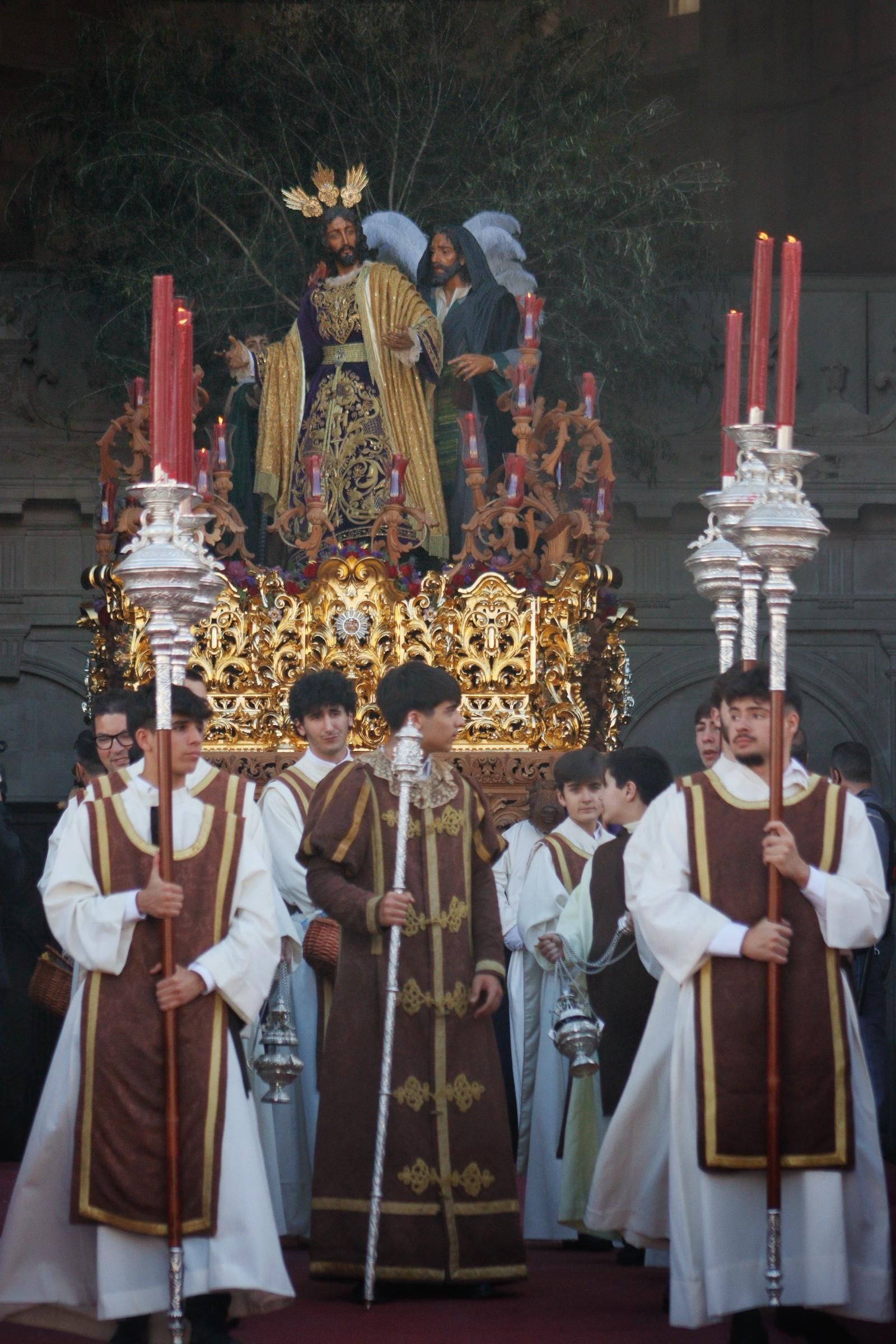 Las imágenes del traslado de Prendimiento desde la Catedral en la Semana Santa de Cádiz 2025