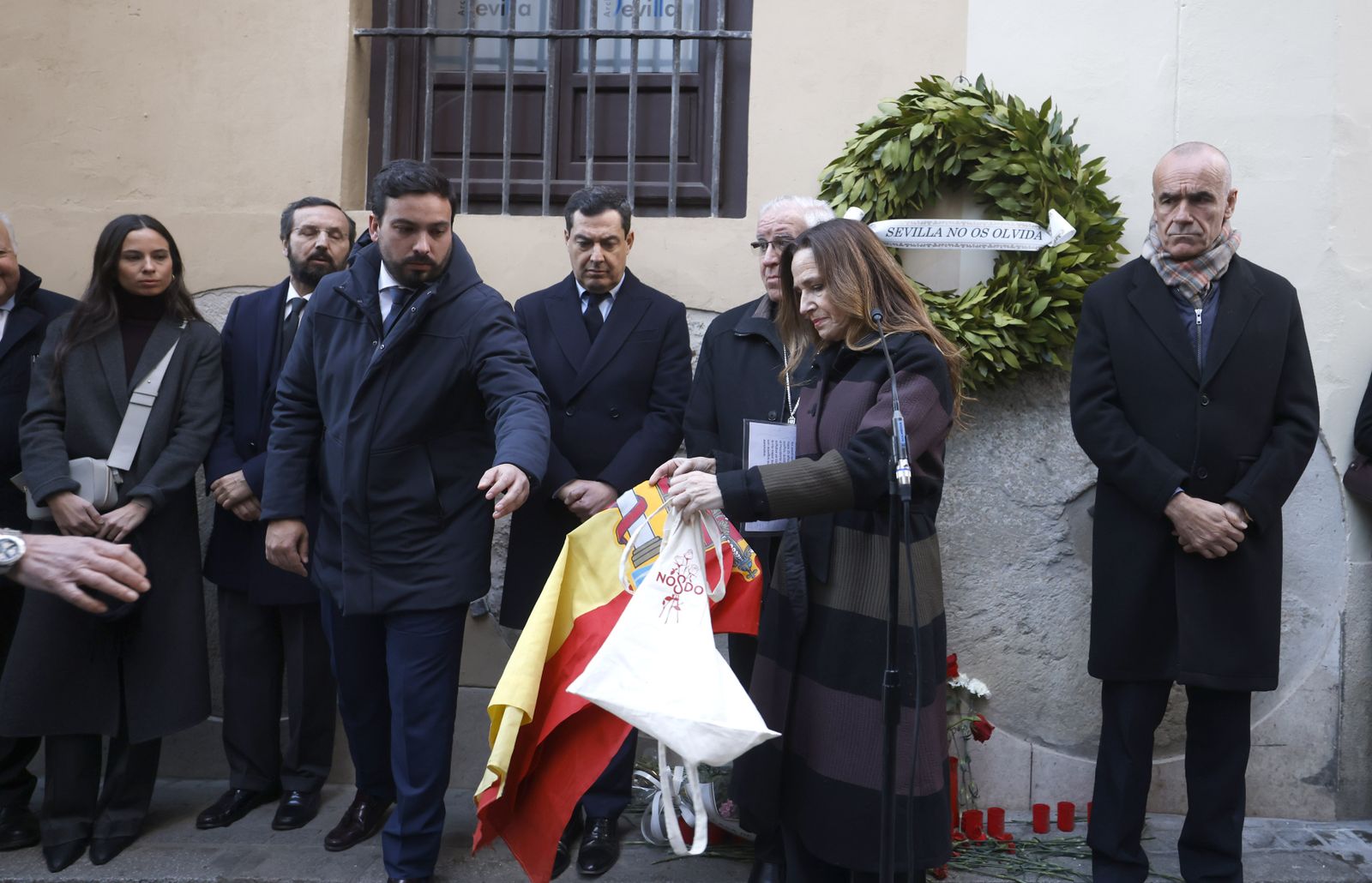 Ofrenda floral por el 25 aniversario del asesinato de Alberto y Ascen, todas las imágenes