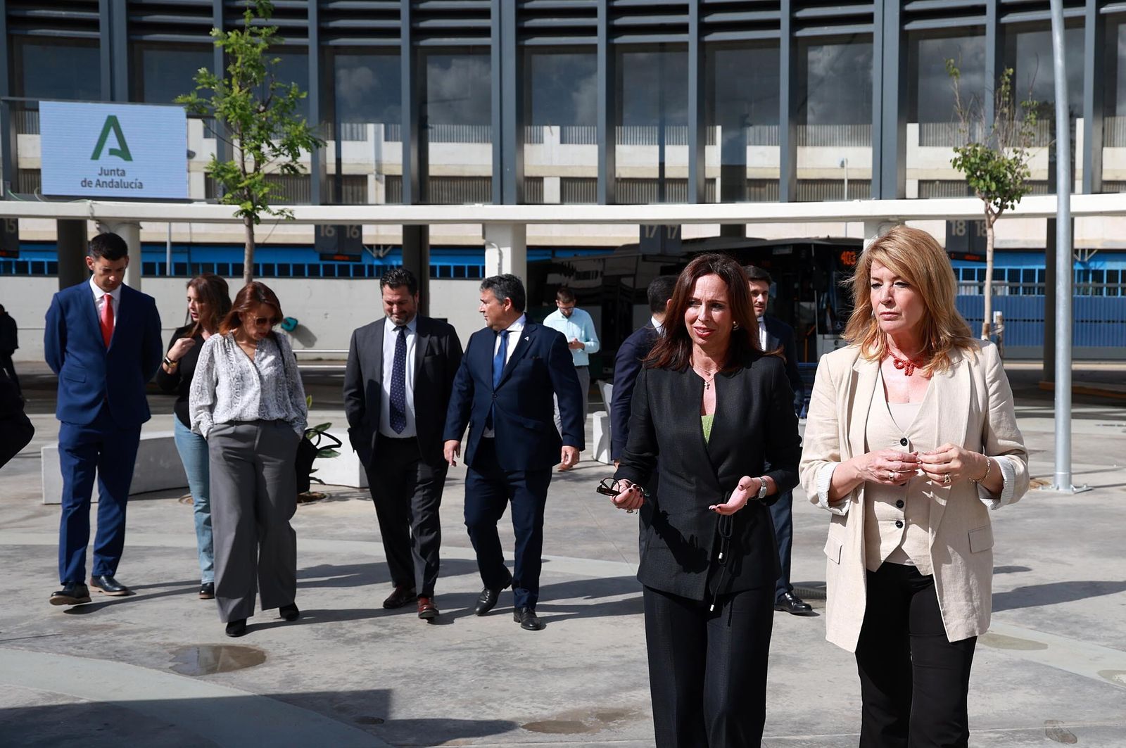 La consejera Rocío Díaz y la alcaldesa Pilar Miranda.