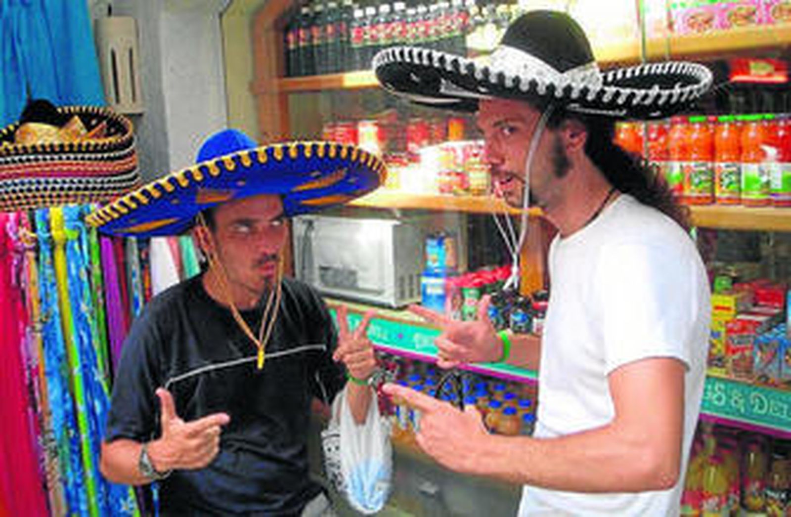 Damián, con su compañero Juan (Trancas), de 'mexicanos' en México.