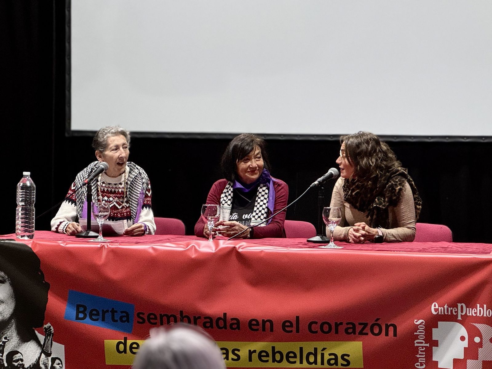 Cati Bueno, Dolores García y Lorena Díaz, en el acto celebrado en el Centro Rosa Butler