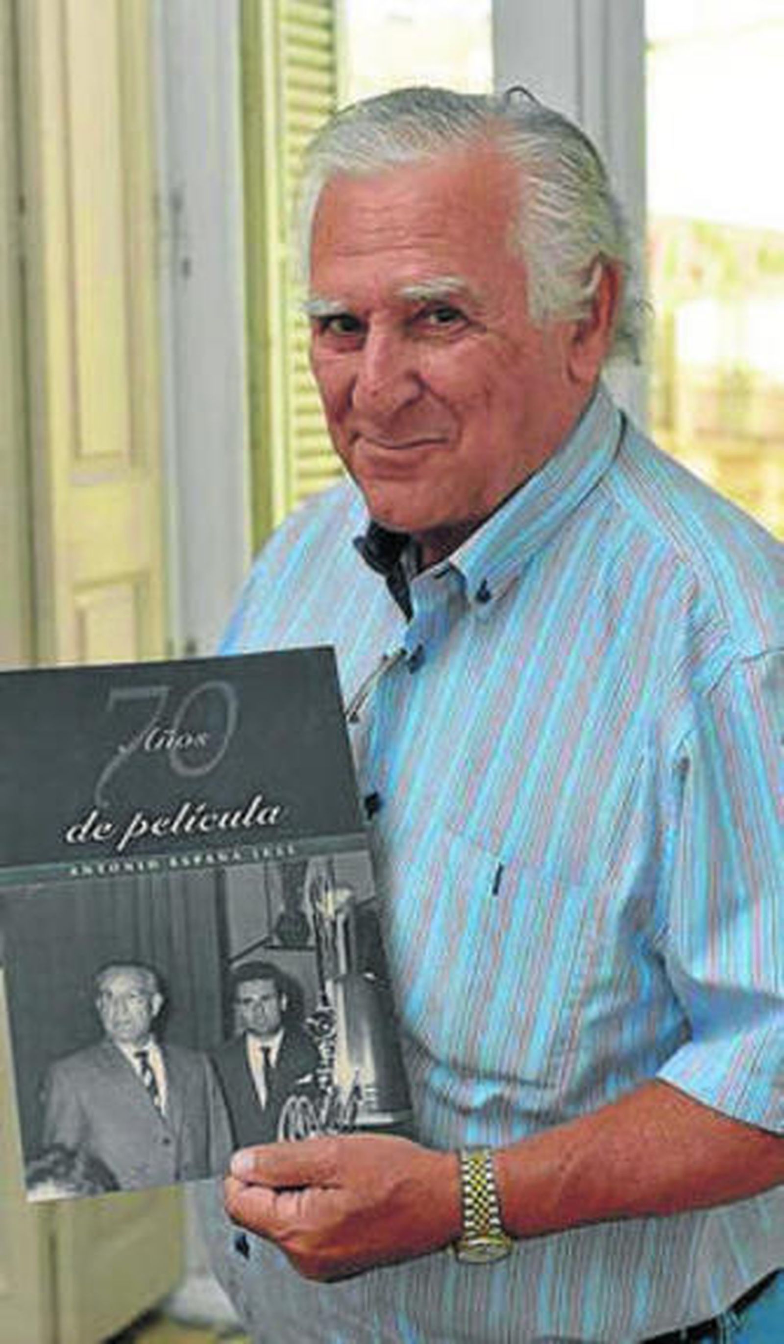 Una estampa de los Dólmenes de Antequera en blanco y negro