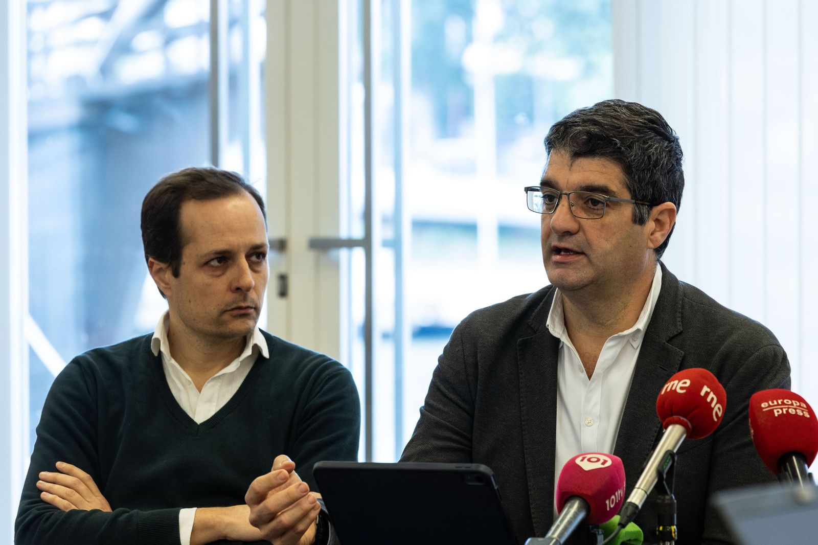 Juan del Toro, vocal de AVVAPro en Sevilla, y Juan Ignacio Chaves, vicepresidente de AVVAPro y delegado en Sevilla