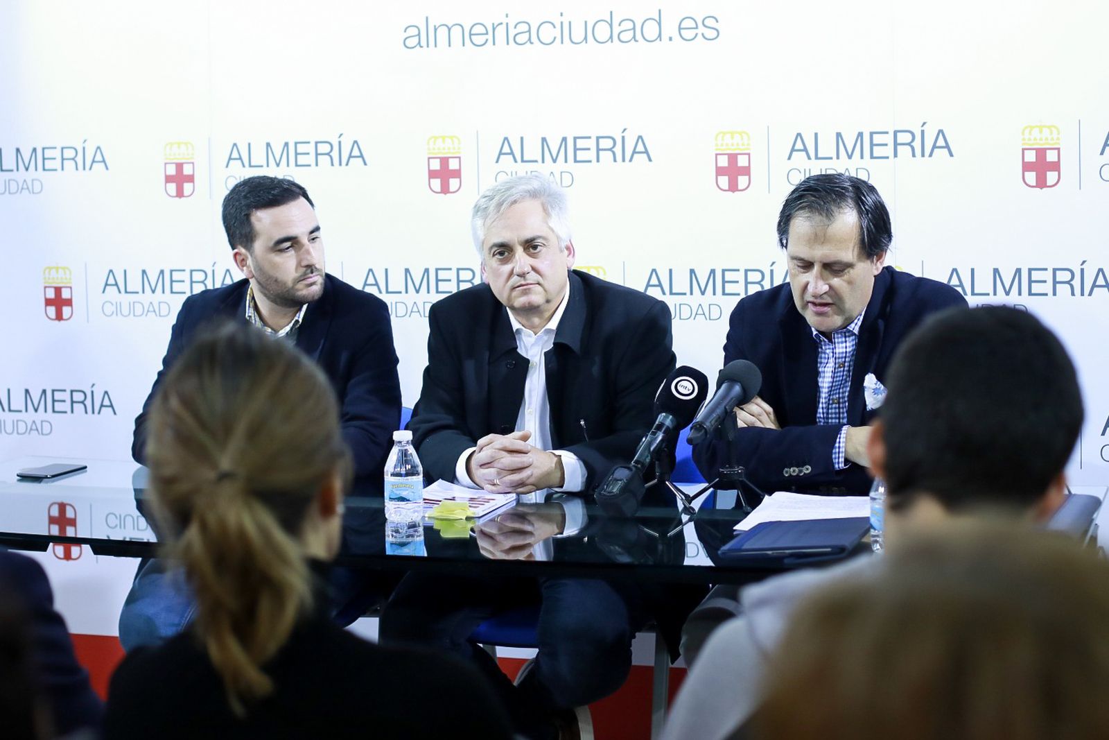 Carlos Sánchez, Rafael Martos y José Manuel Bretones durante la presentación de la obra.