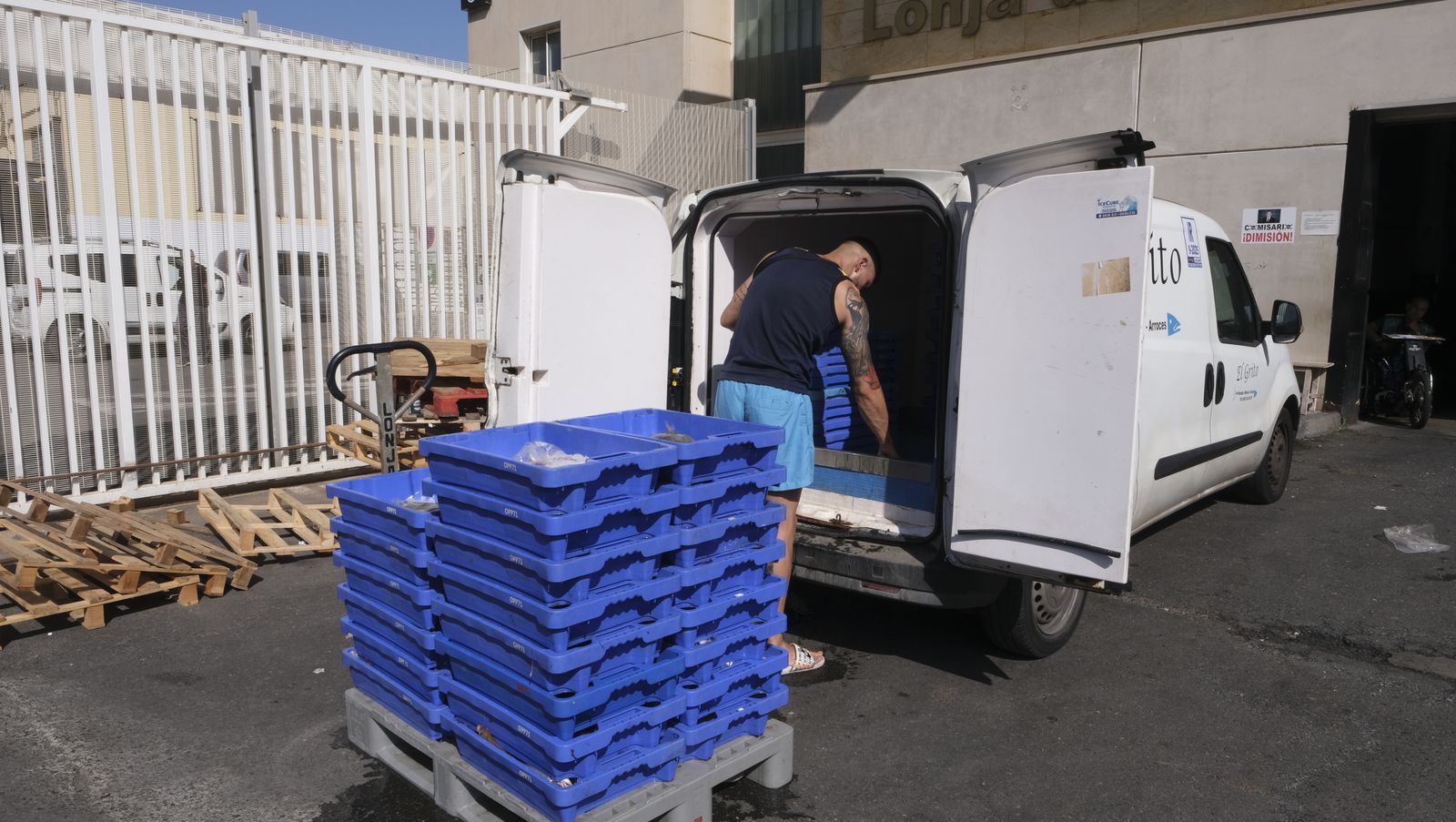 Imágenes de la visita guiada a la Lonja del Puerto Pesquero de Almería