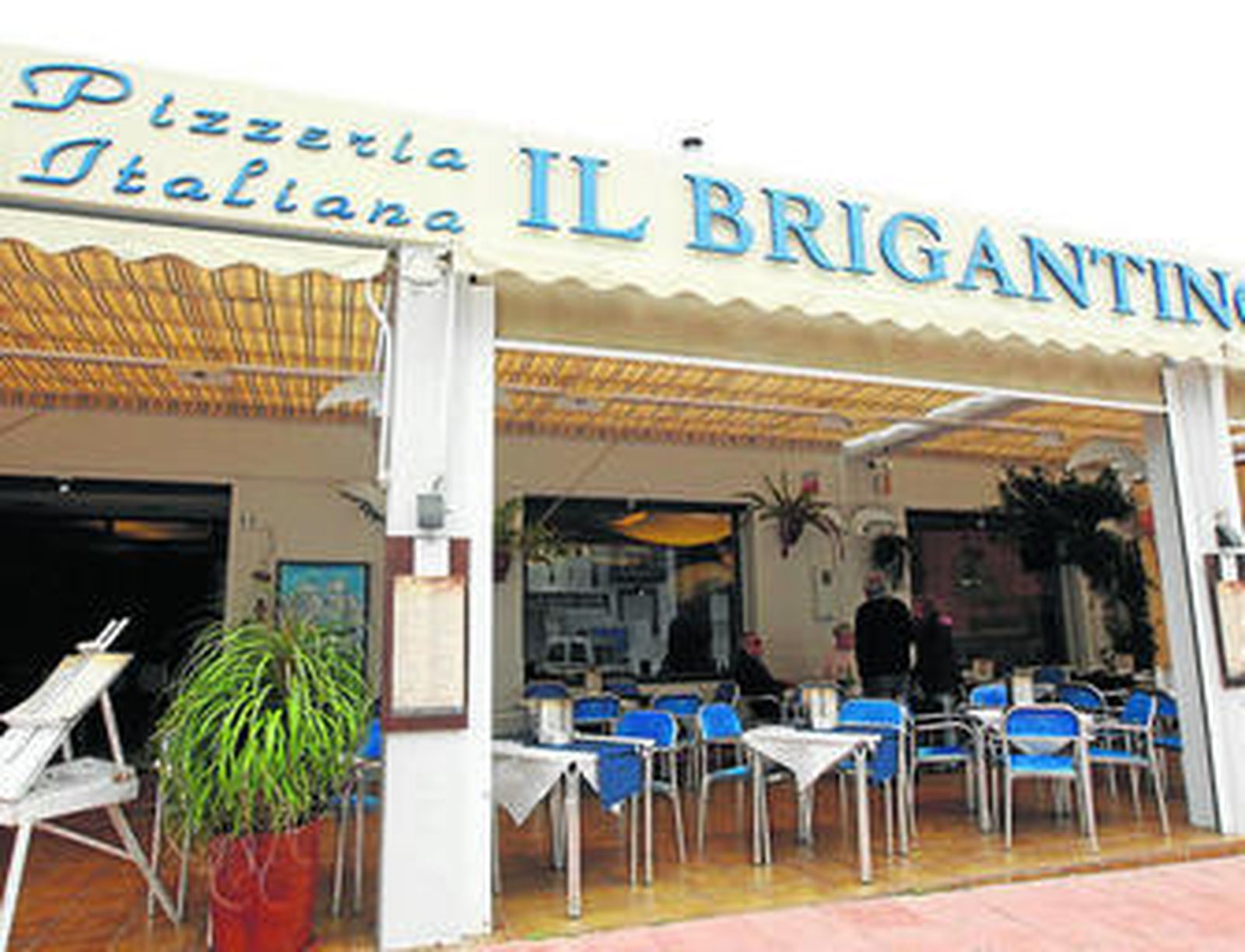 Il brigantino arría el ancla