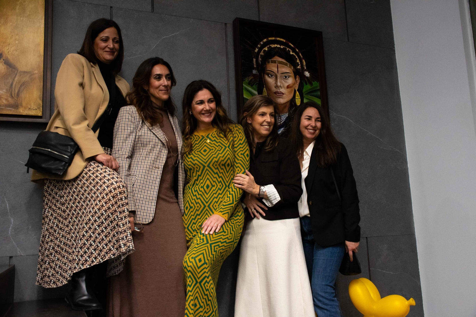 En imágenes, la pintora Inma Campos muestra su lado más "salvaje" en el centro de Córdoba