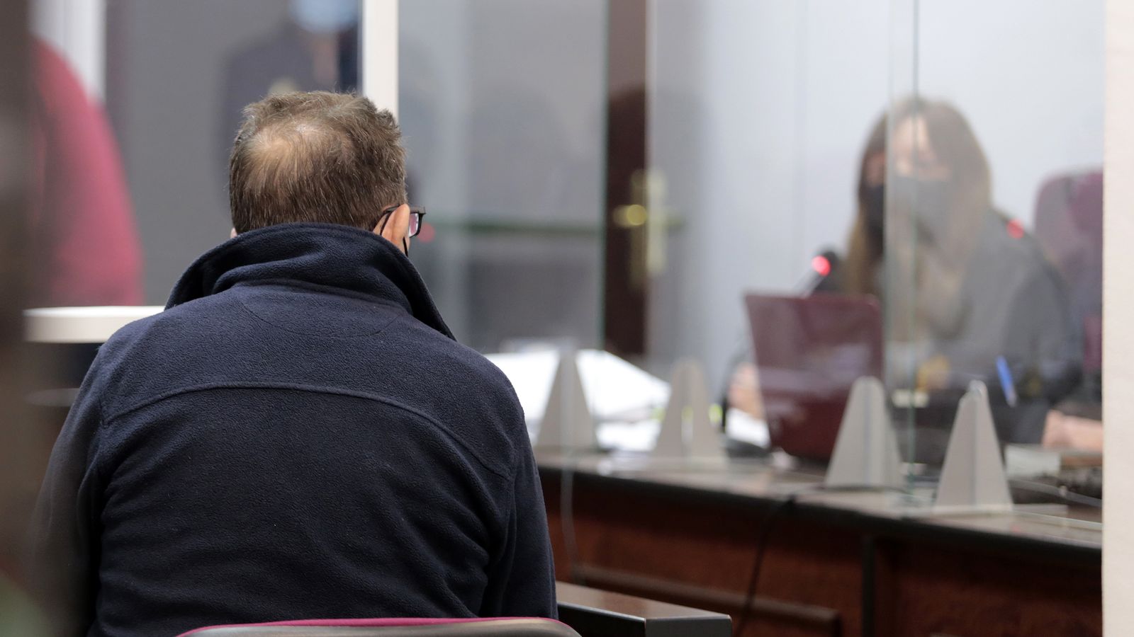 El principal condenado, en el momento que la Fiscalía le comunicaba el acuerdo.