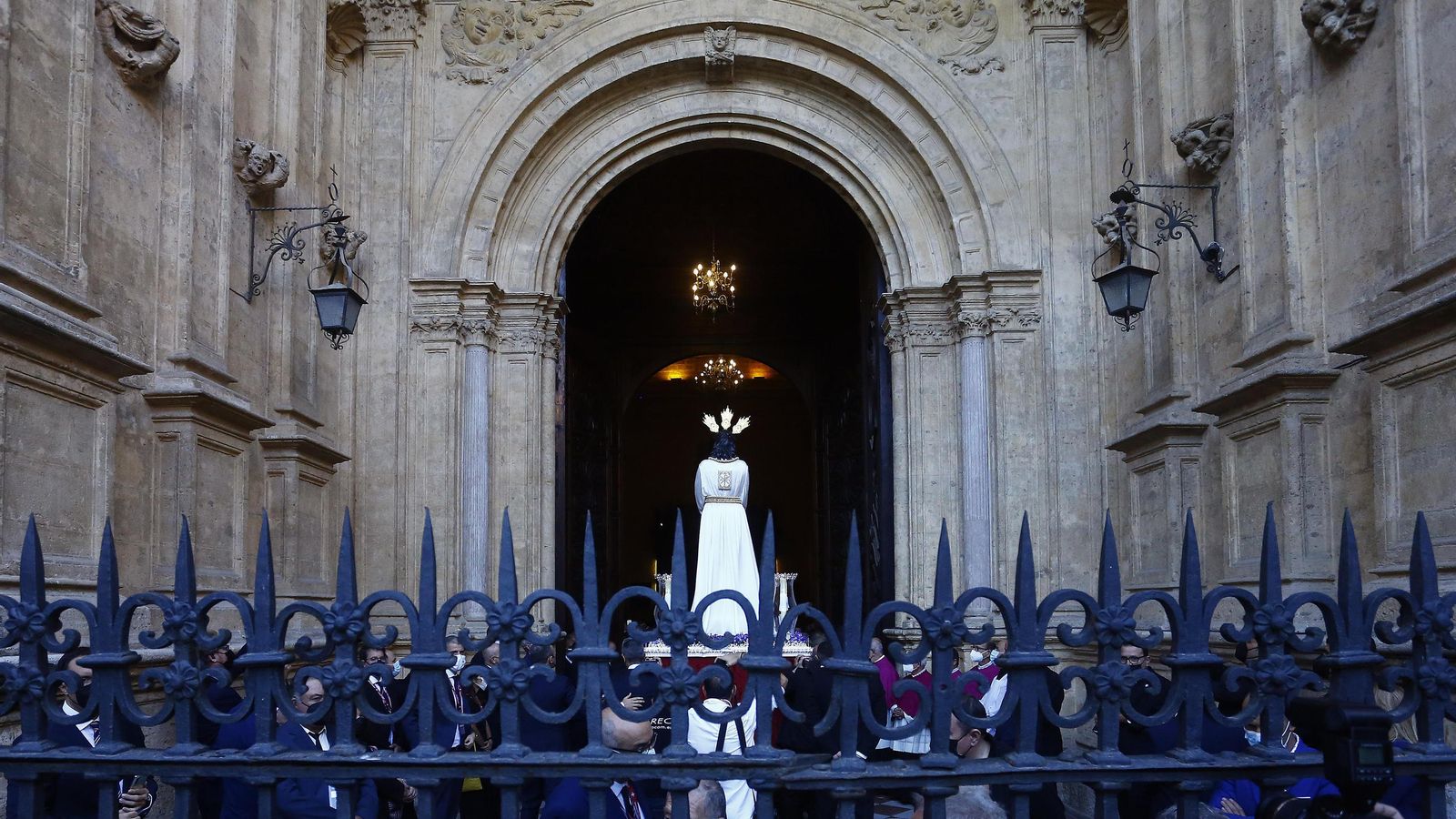 Nuestro Padre Jesús Cautivo entra en la Catedral.