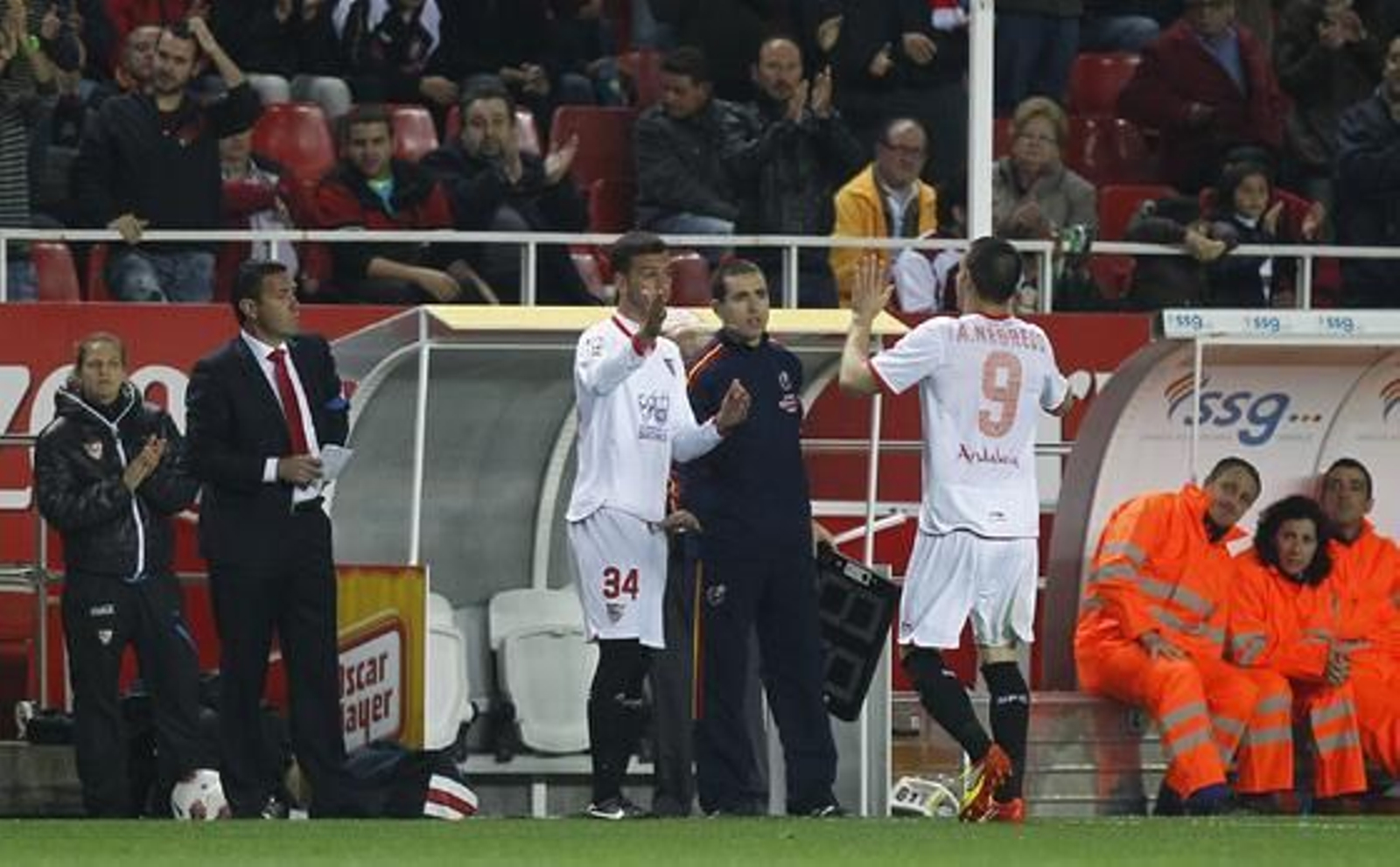 El Sevilla acumula tres victorias consecutivas tras vencer al Mallorca en casa (3-1). / Antonio Pizarro