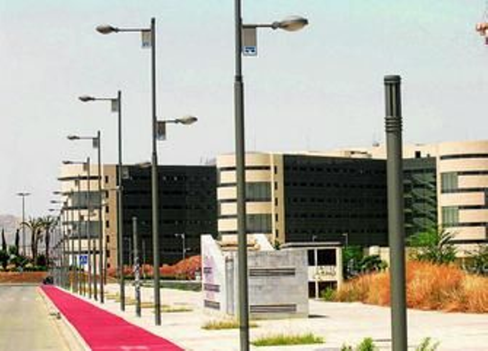 El hospital es uno de los edificios afectados directamente por el problema de potencia eléctrica.