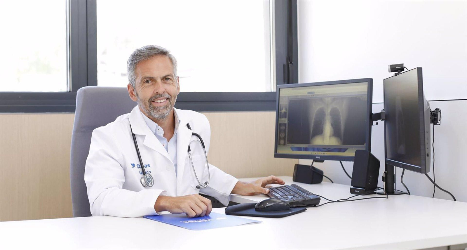 El doctor Gustavo de Luiz, jefe del servicio de neumología de Vithas Xanit.