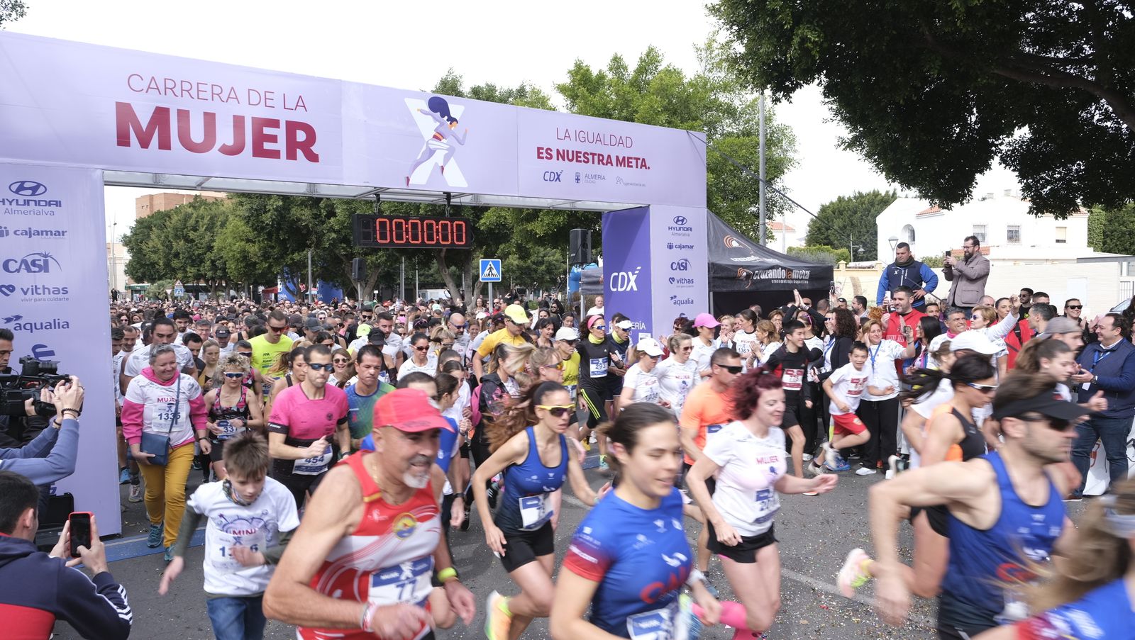 Imágenes de la Carrera de la Mujer 2023 en Almería