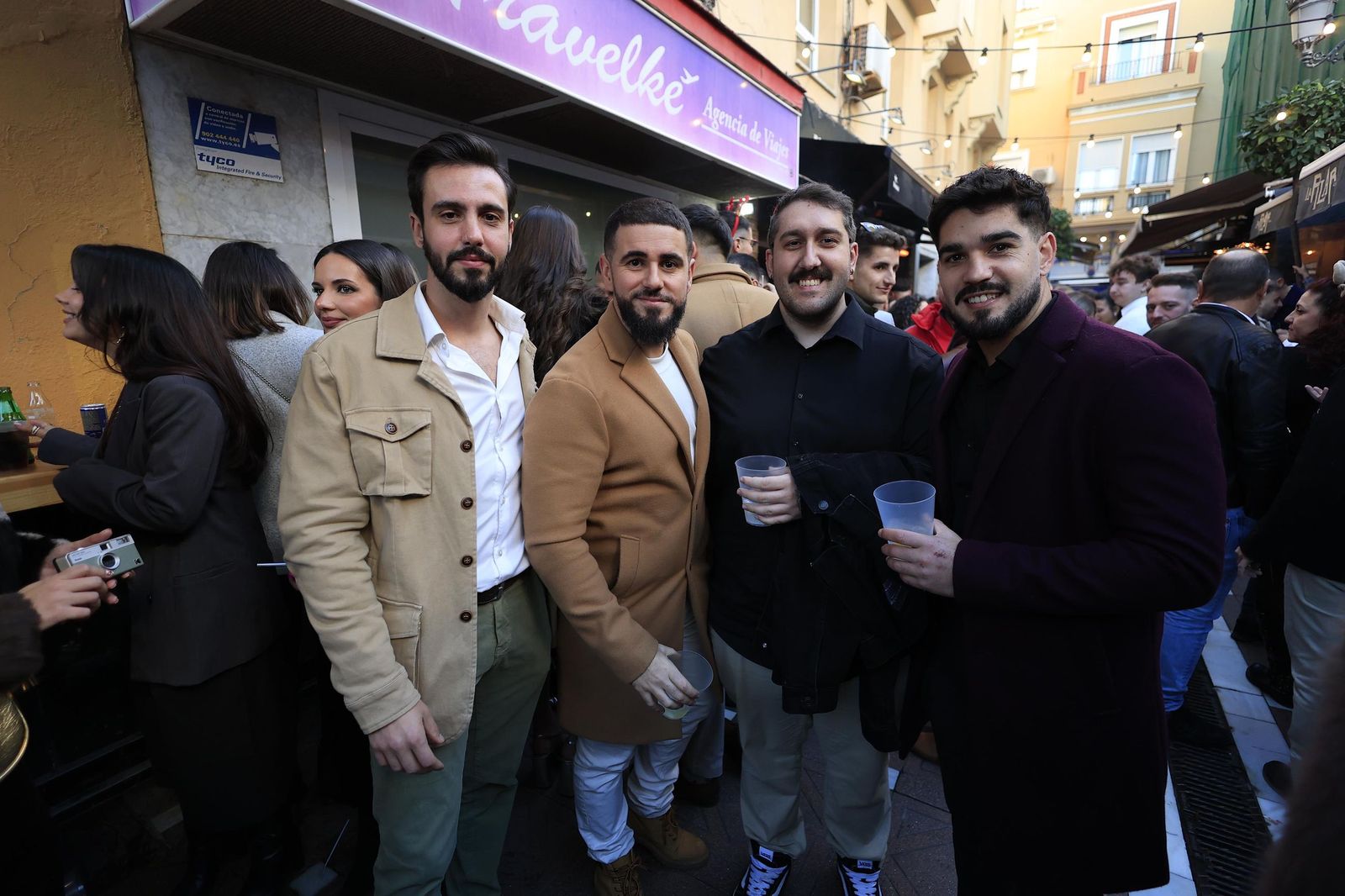 La Línea explota de gente en la tardebuena más animada, en imágenes