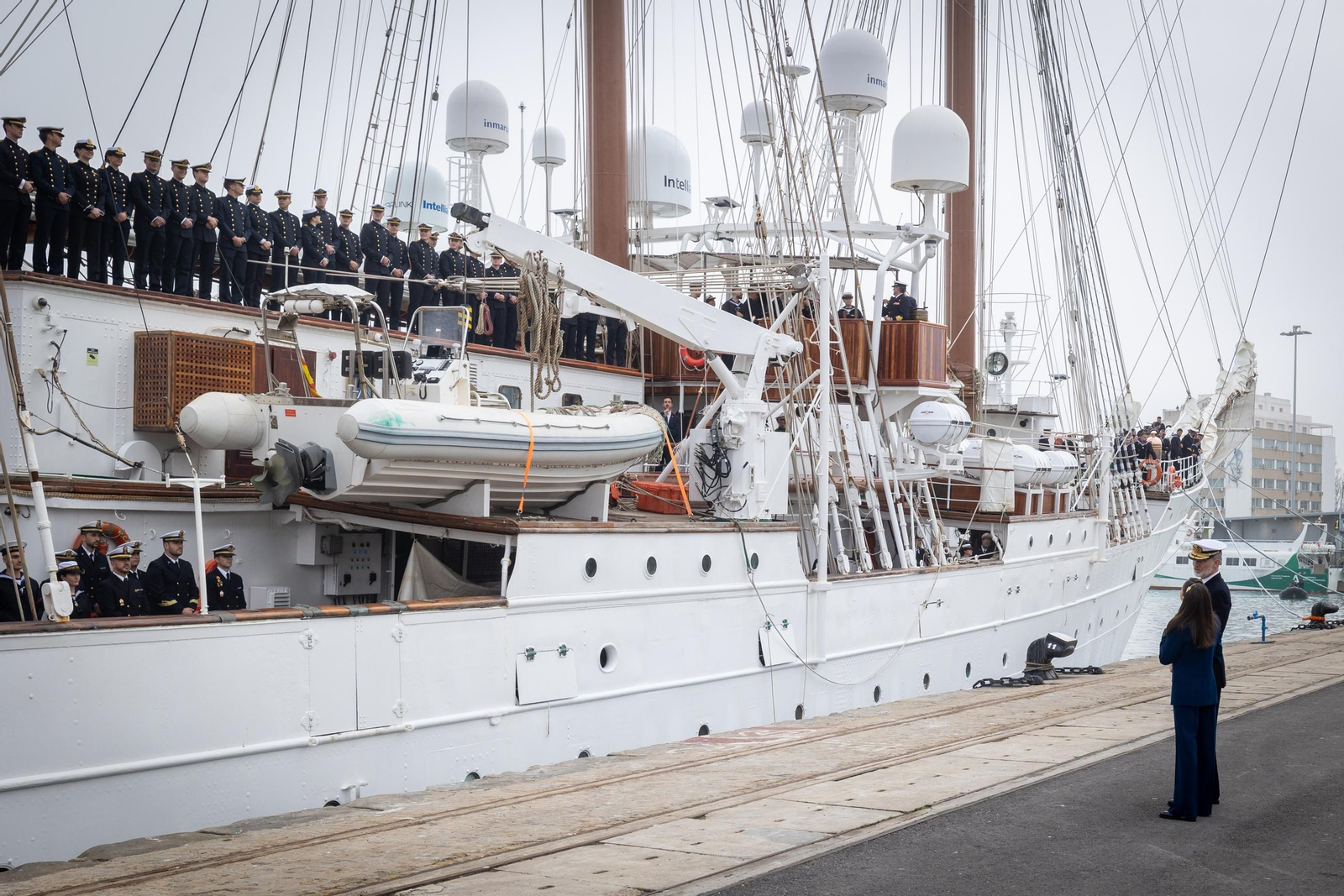 Imágenes de la despedida del 'Elcano' desde Cádiz con la Princesa Leonor como guardiamarina Imágenes de la despedida del 'Elcano' desde Cádiz con la Princesa Leonor como guardiamarina
