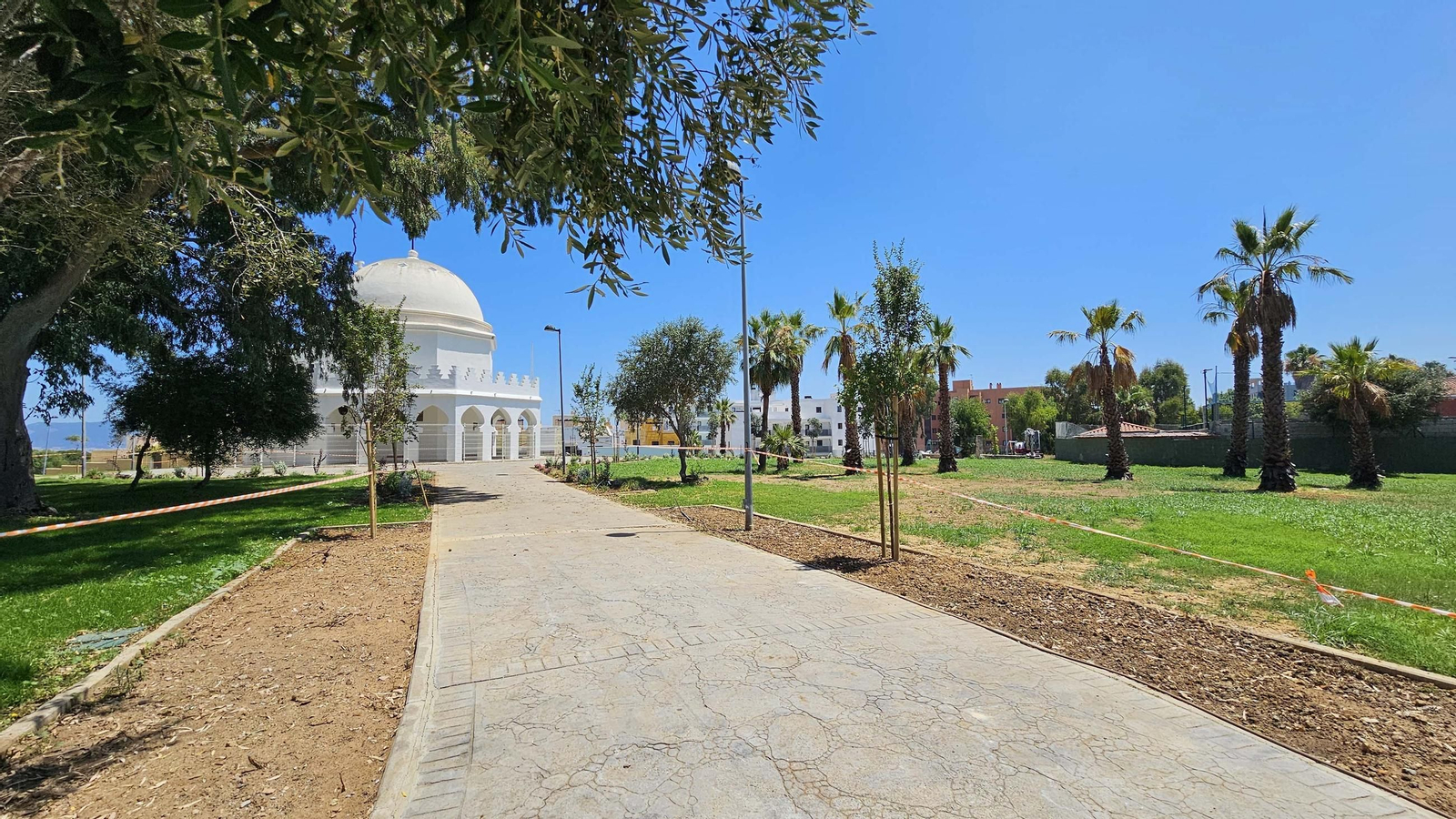 Fotos de los nuevos 12.000 metros cuadrados de zonas verdes de la Ermita, en Algeciras Fotos de los nuevos 12.000 metros cuadrados de zonas verdes de la Ermita, en Algeciras