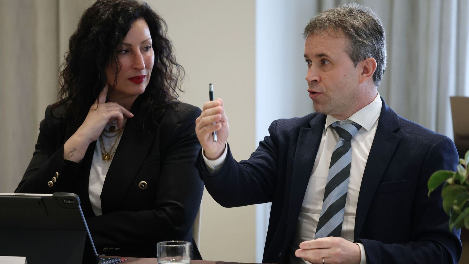 Julio Millán, junto a la alcaldesa de Almería, María del Mar Vázquez Agüero.