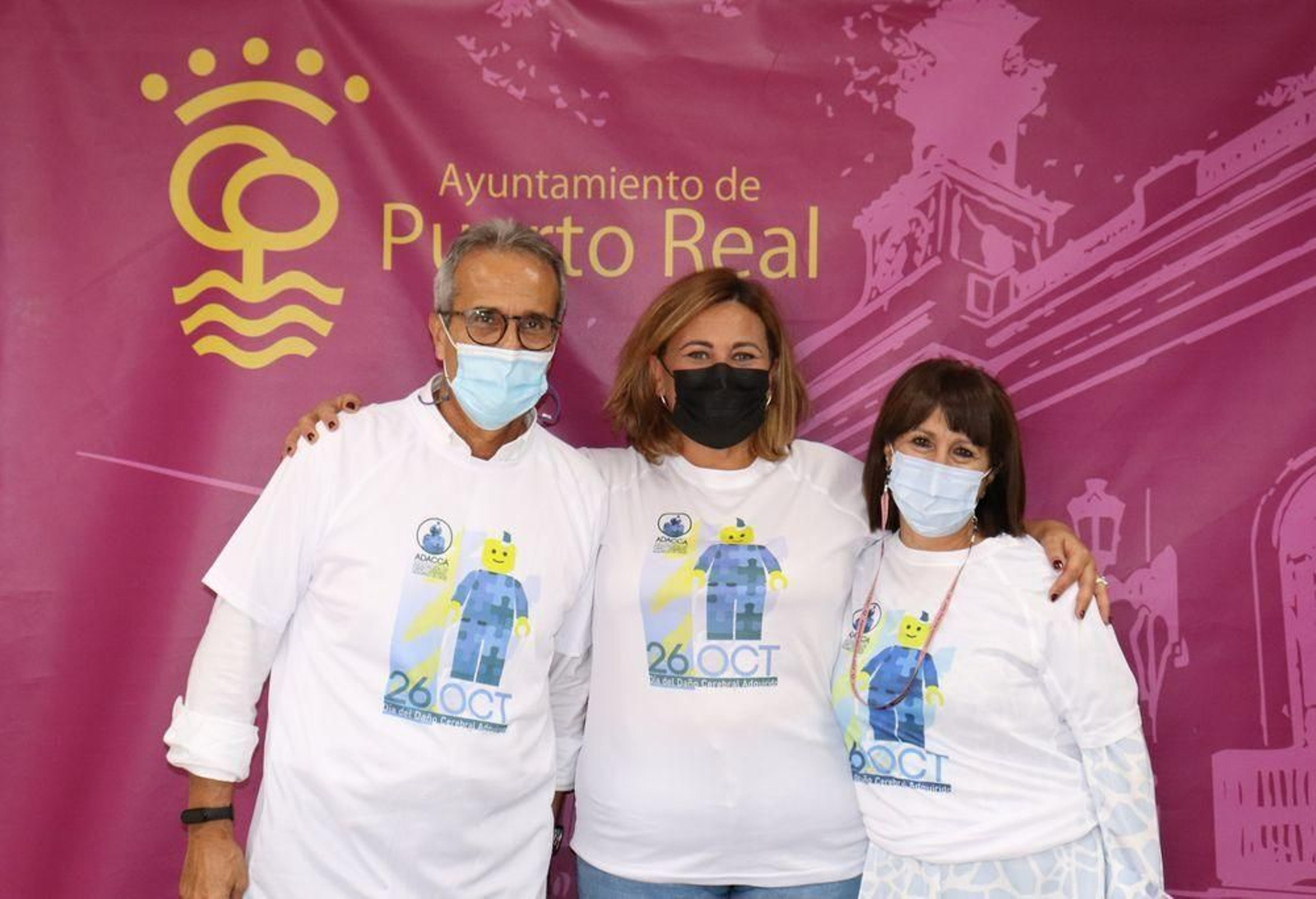 Elena Amaya (en el centro) junto a representantes de ADACCA