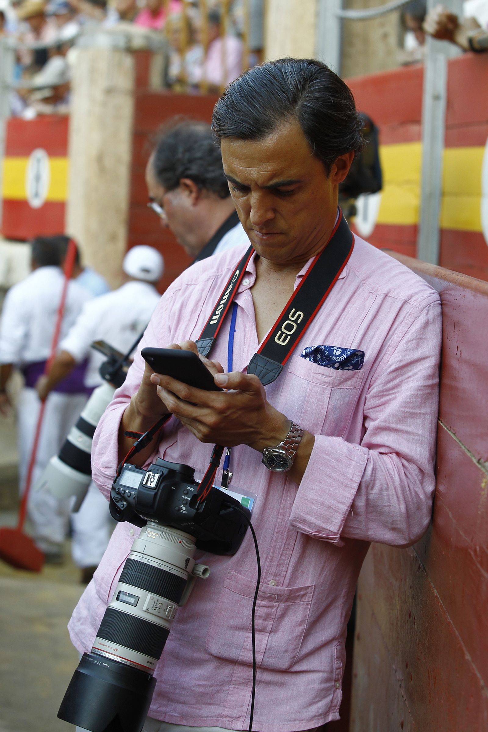 Imágenes del 'ambiente' en la corrida de toros de la Feria de Almería, con los diestros Morante de la Puebla, El Juli y Tomás Rufo