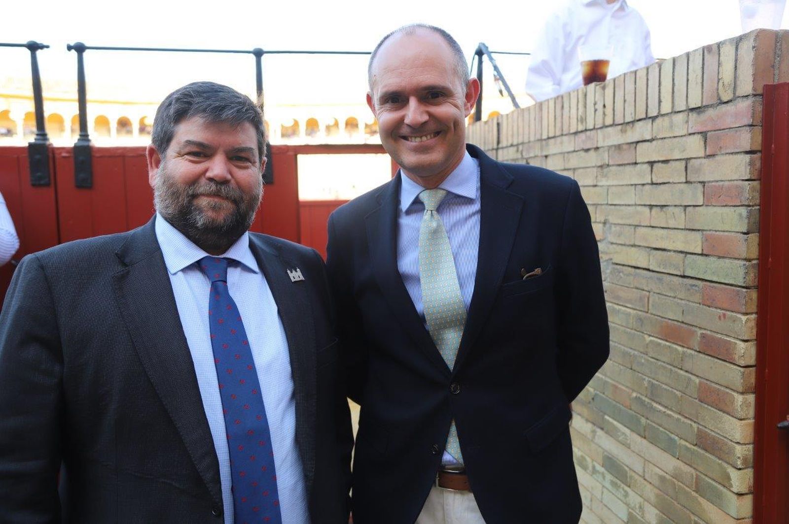 Los famosos y autoridades en los toros del jueves de Feria de Abril
