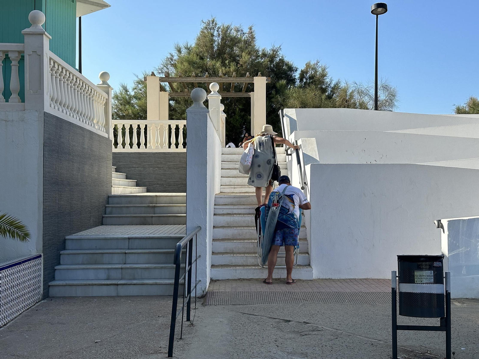 Imágenes del ambiente de Isla Cristina del jueves 22 de agosto