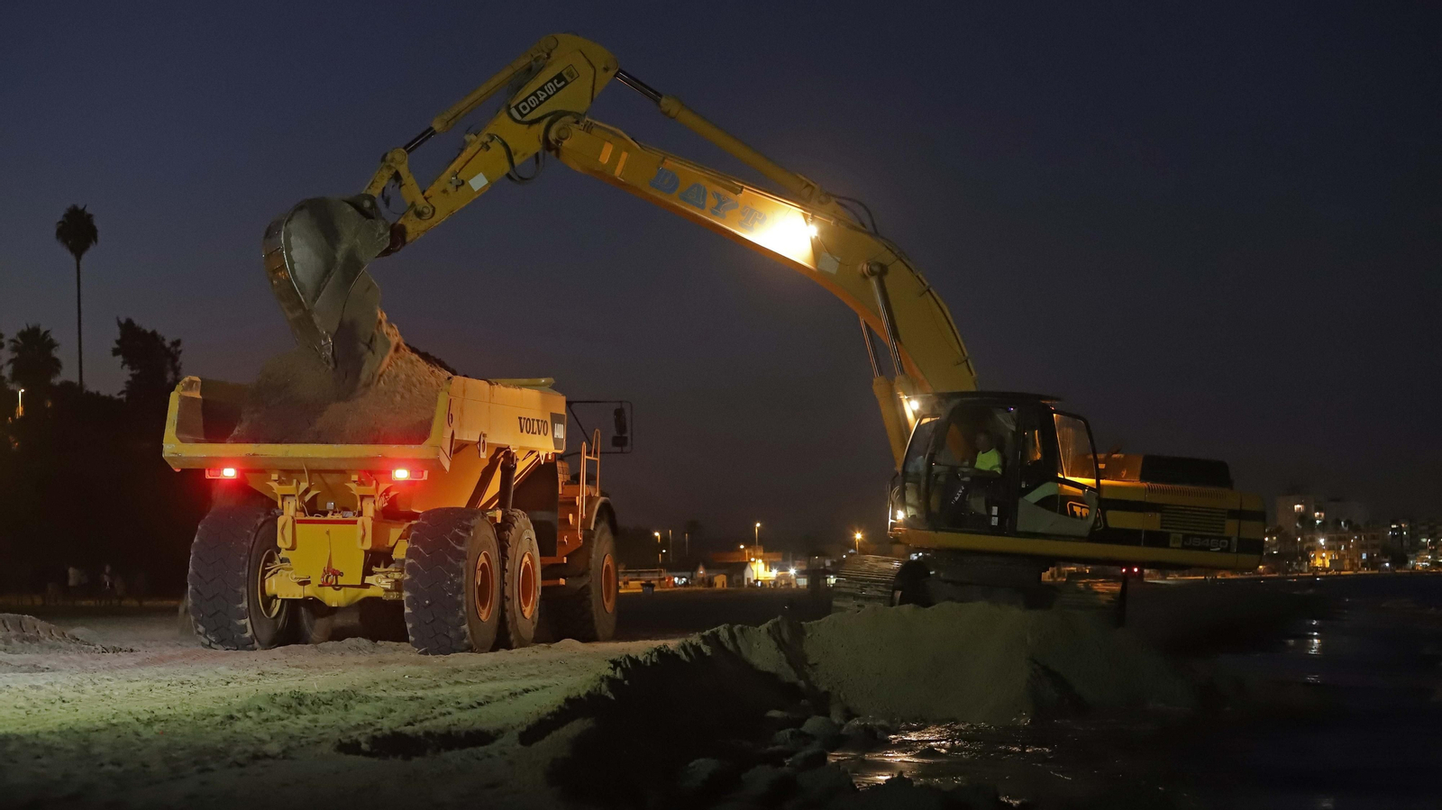 Fotos del trasvase de arena en El Rinconcillo