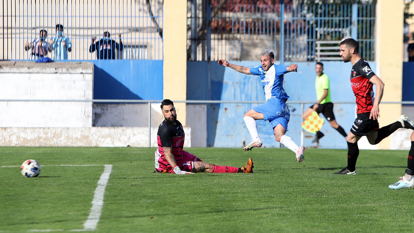 Imágenes del Xerez CD contra el Puente Genil en la Juventud