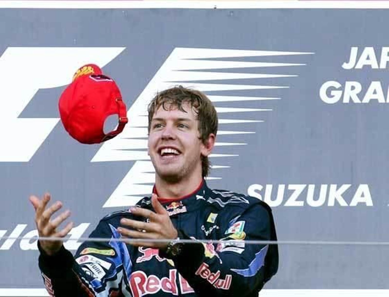 Fernando Alonso logra superar el peor circuito que le quedaba para Ferrari F10 con un tercer puesto detrás de los Red Bull del alemán Sebastian Vettel y del australiano Mark Webber  Foto: efe