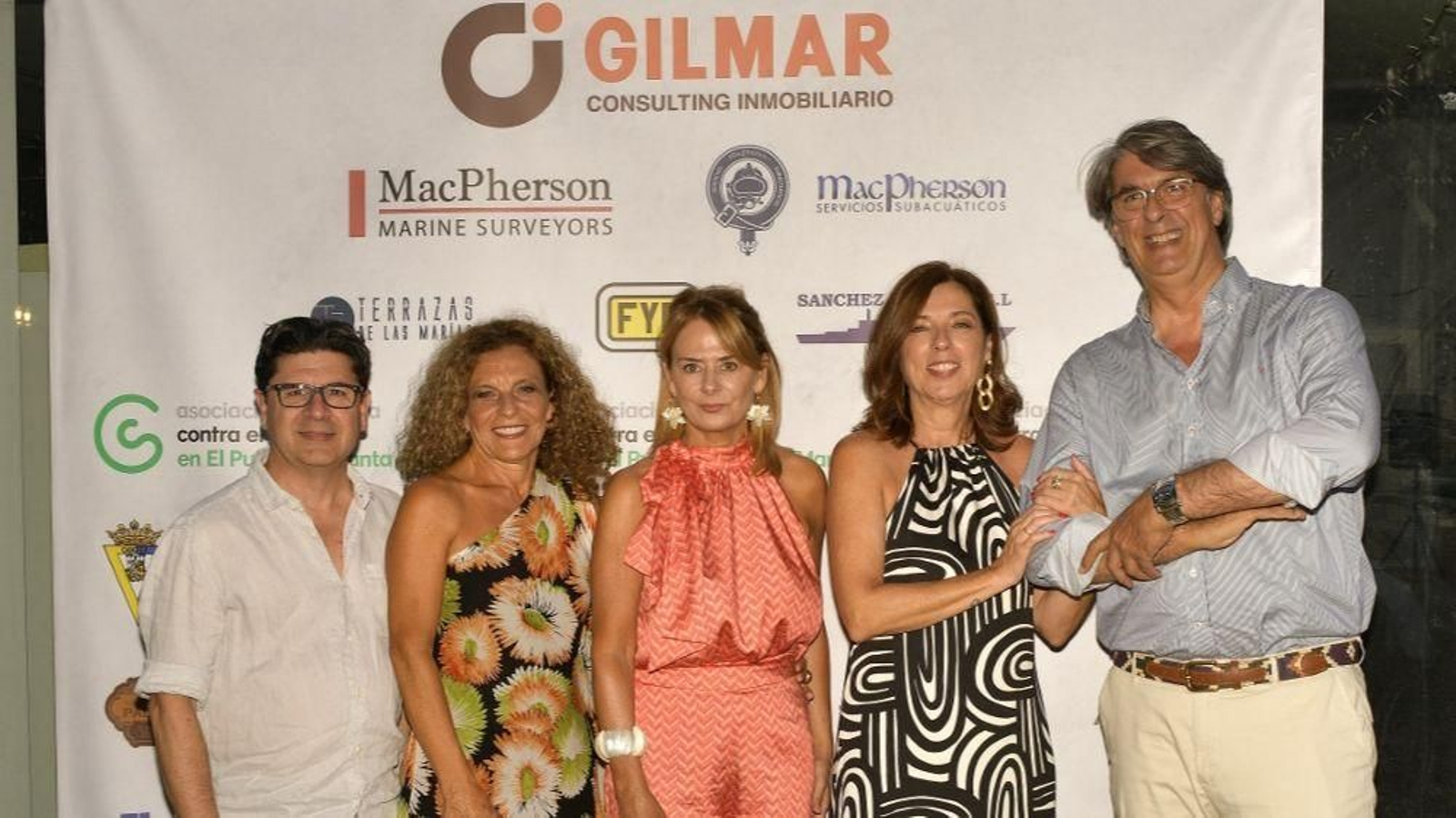 La junta local de la AECC con César de Diego, director comercial de GILMAR en El Puerto.