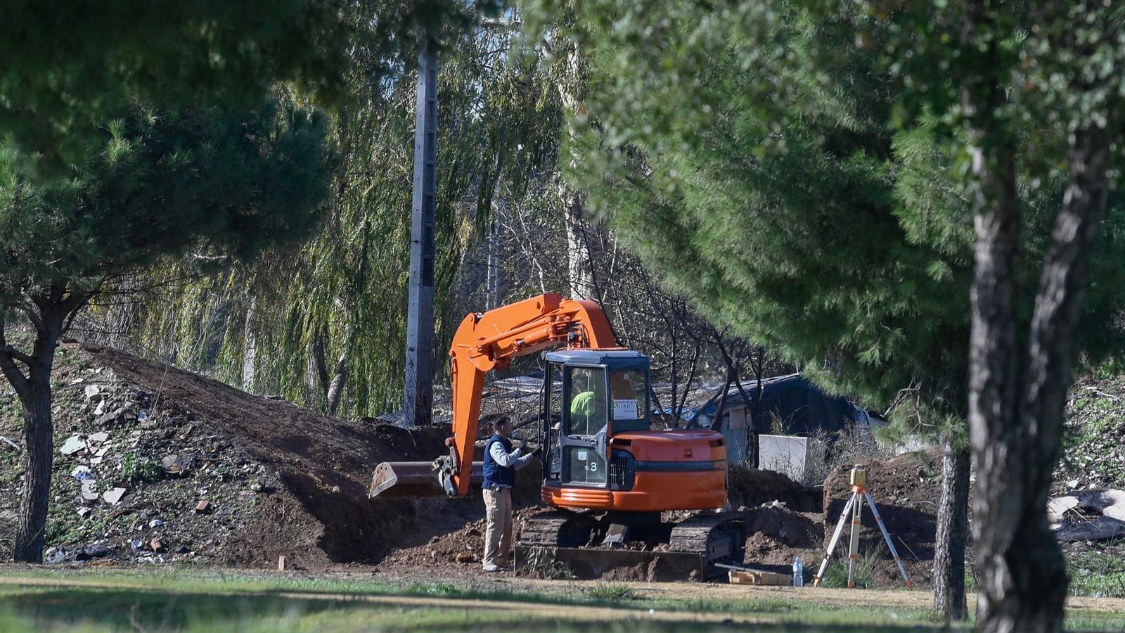 Maquinaria en el parque norte, ampliado tras ganar terreno al poblado.