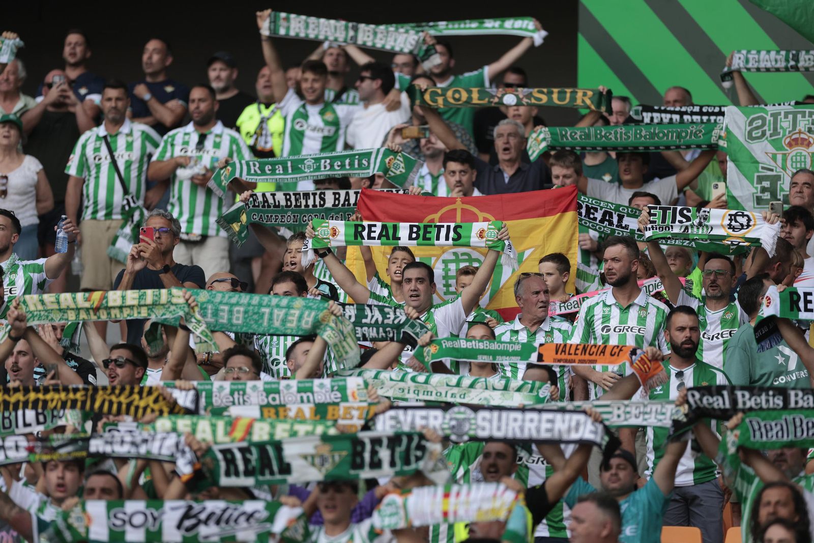 Búscate en las fotos del Betis - Athletic Club