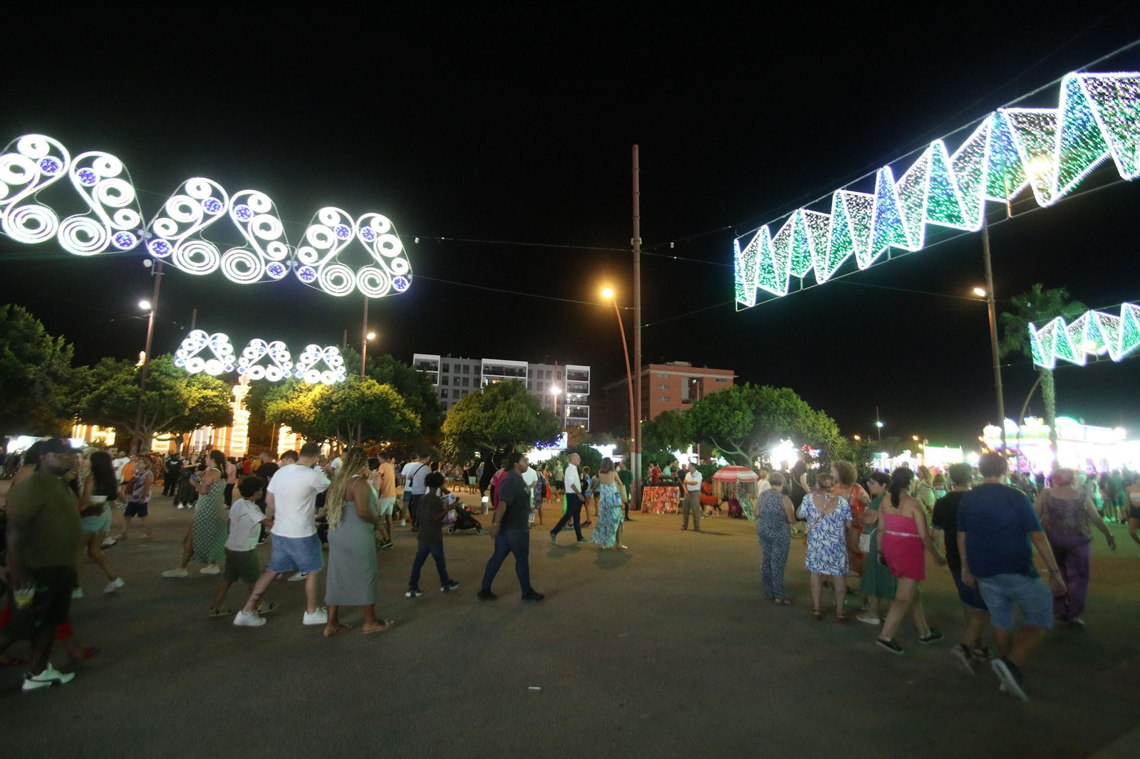La Feria de Almería enciende sus luces