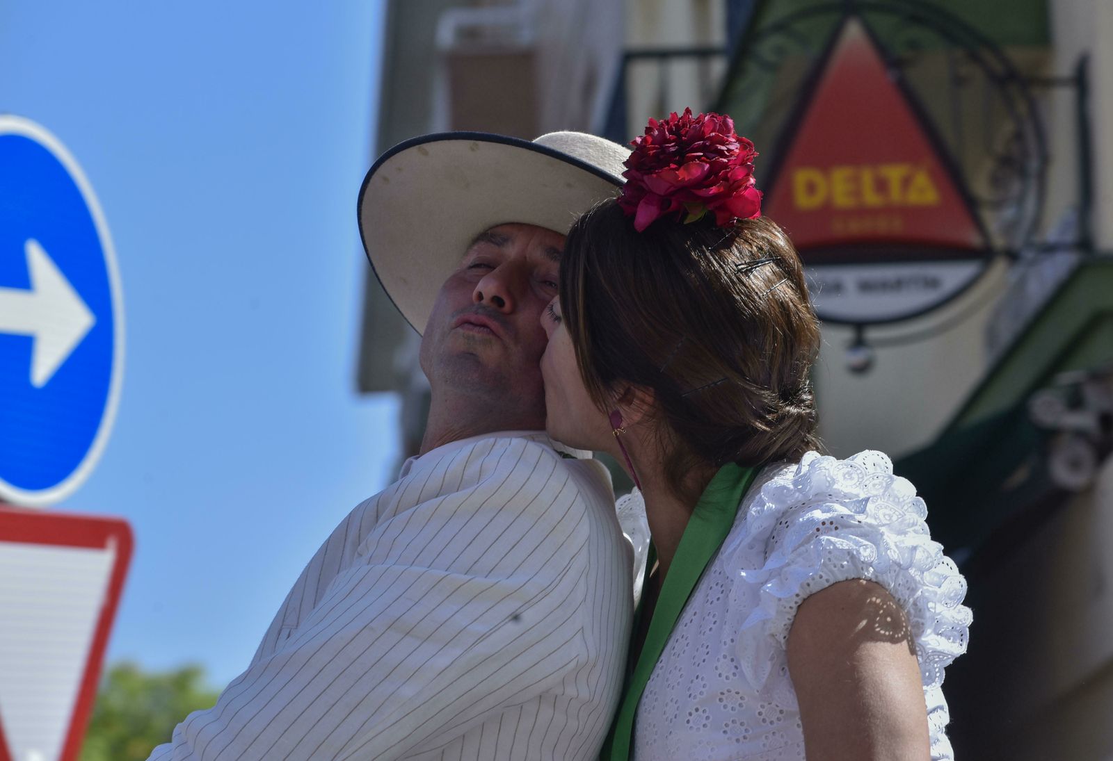 La salida de la Hermandad del Rocío de Triana, en imágenes