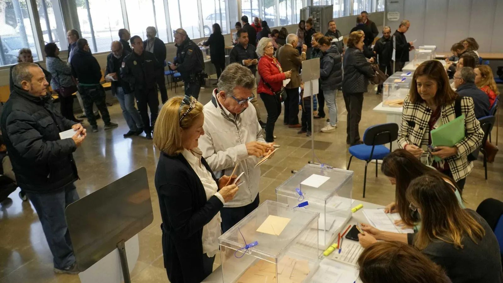Un colegio electoral en Sevilla en las pasadas elecciones autonómicas.