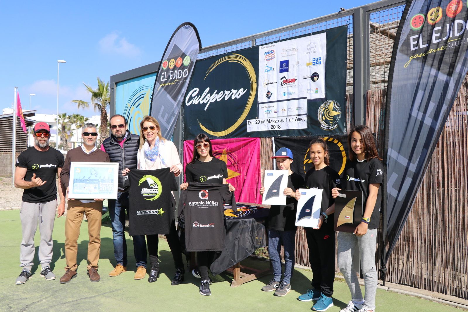 Un sol radiante acompañó la presentación de esta veterana prueba de windsurf en Almerimar.