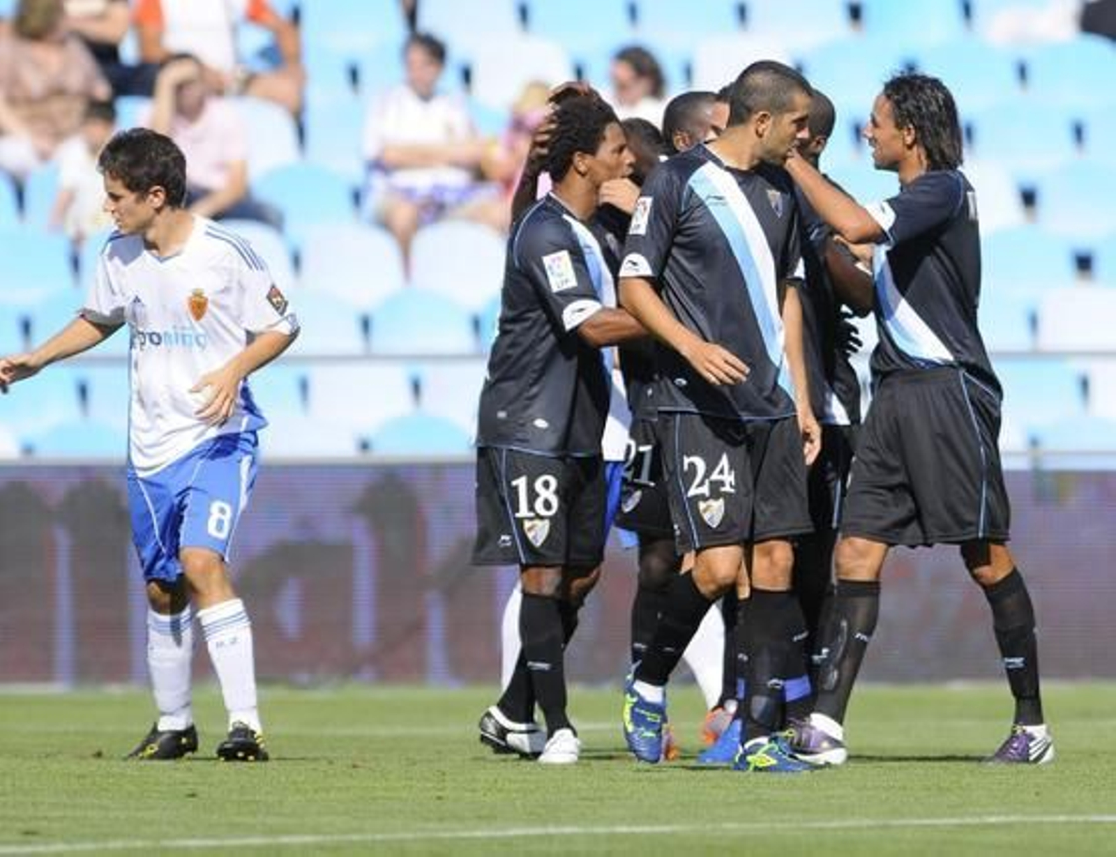 El equipo andaluz encontró un paraíso en La Romareda con un festín de goles y puntería ante un Zaragoza atónito por la velocidad de los blanquiazules.

Foto: Javier Cerbolla