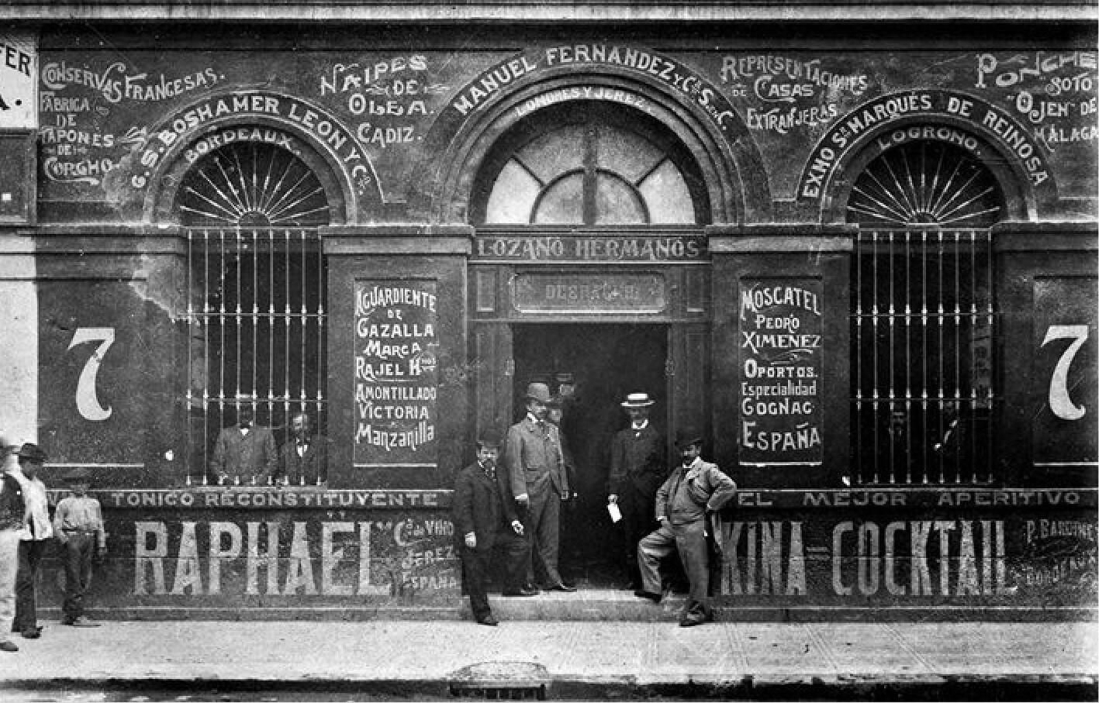 José y Emilio Lozano Candón en uno de sus locales de México, finales del XIX.