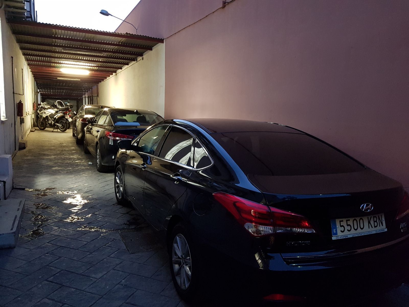 Varios vehículos de Cabify estacionados, el año pasado en Feria, en dependencias municipales.