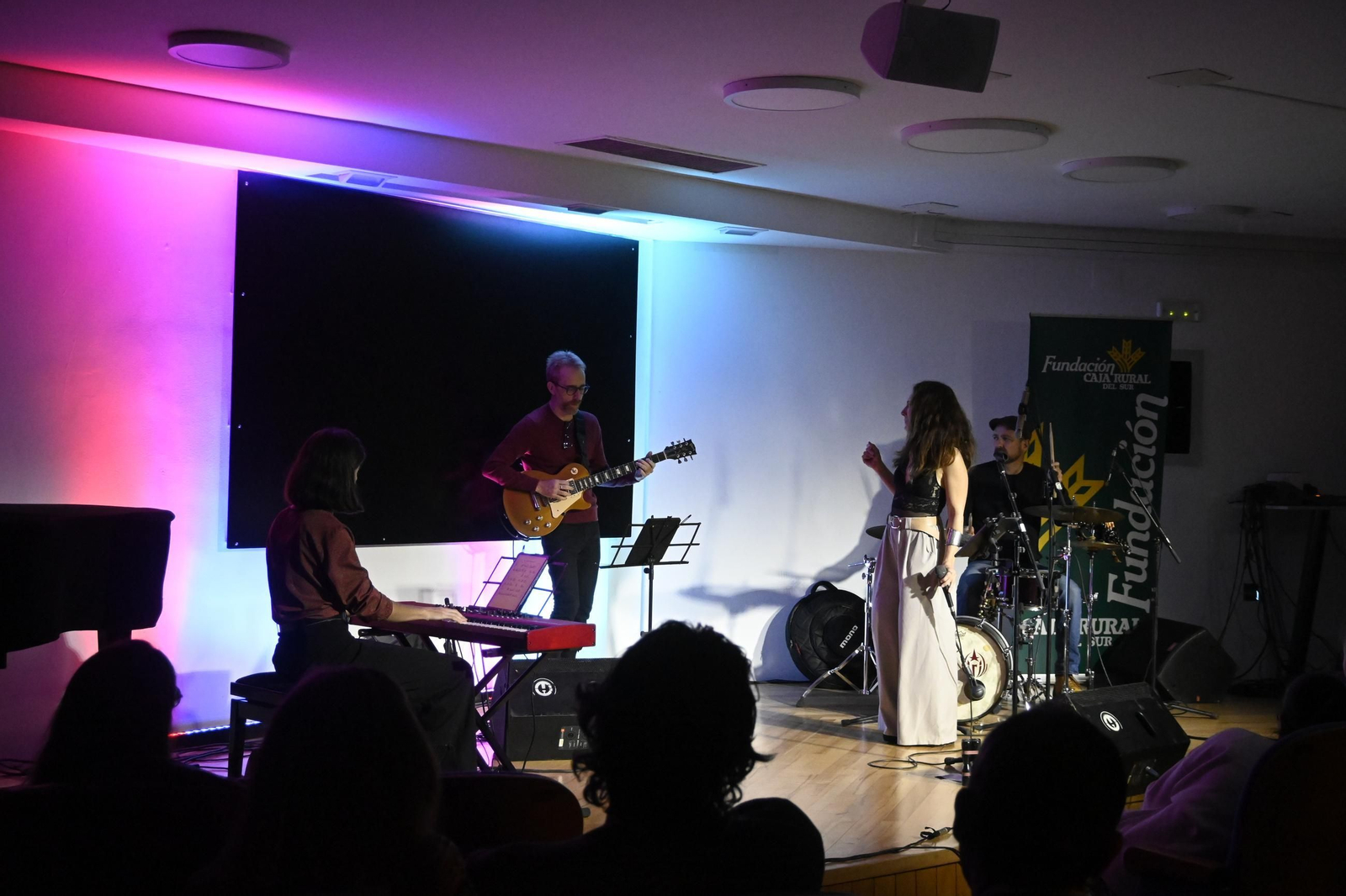 Actuación de Antonia Ferrá dentro del ciclo 'Música y otros ritmos' en imágenes