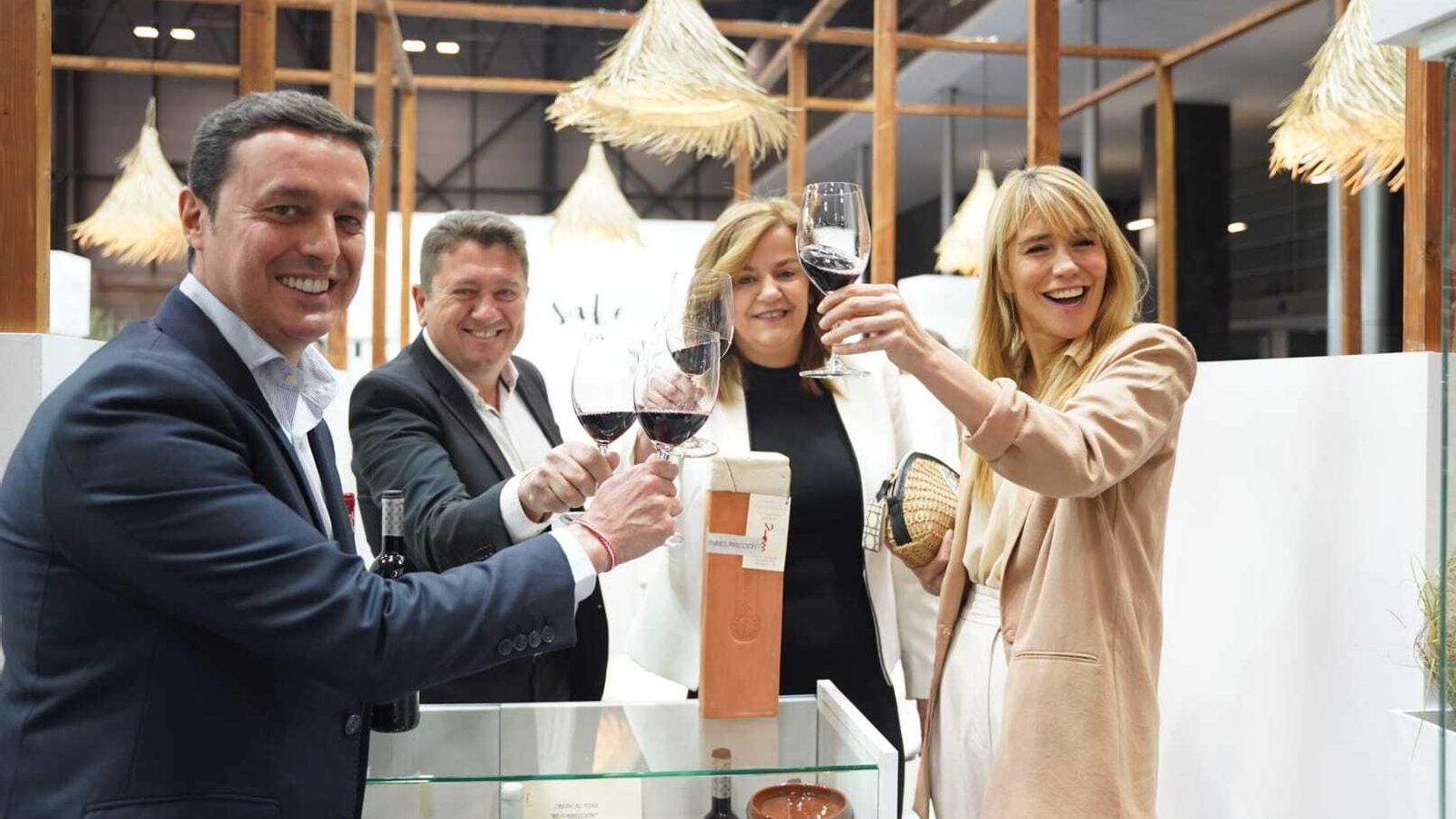 Un brindis con los mejores vinos almerienses.