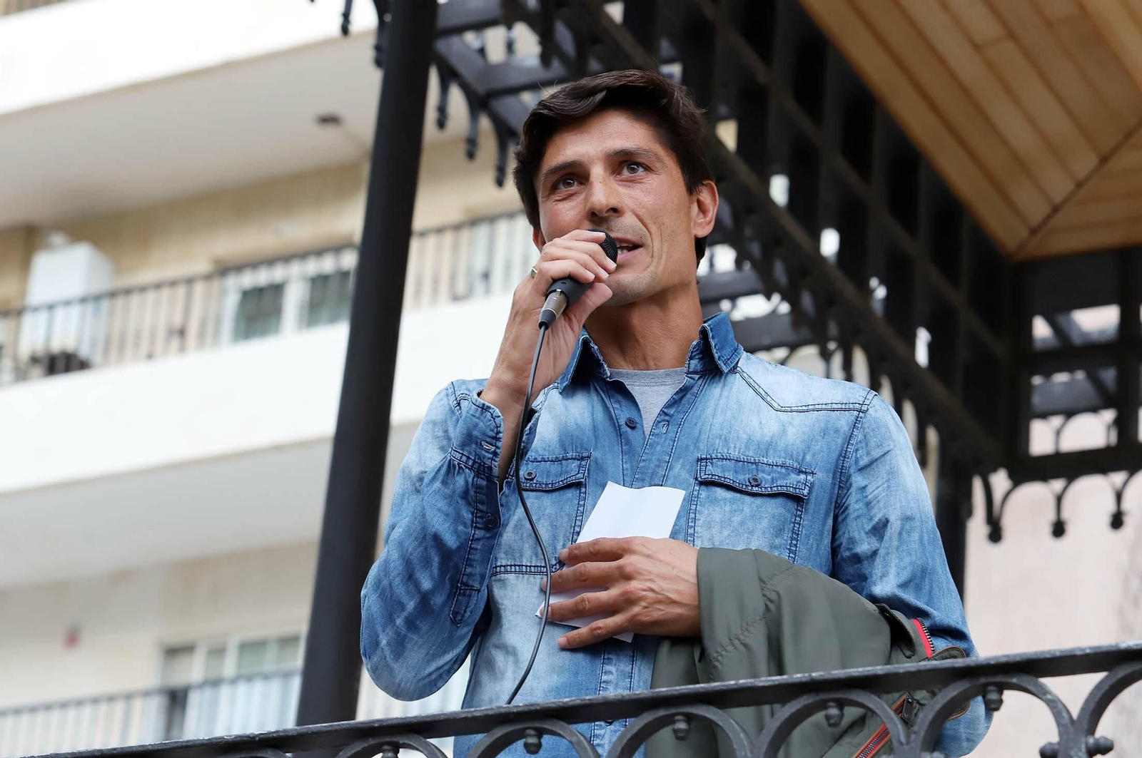 Imágenes de la concentración en defensa de la llegada del AVE a Huelva