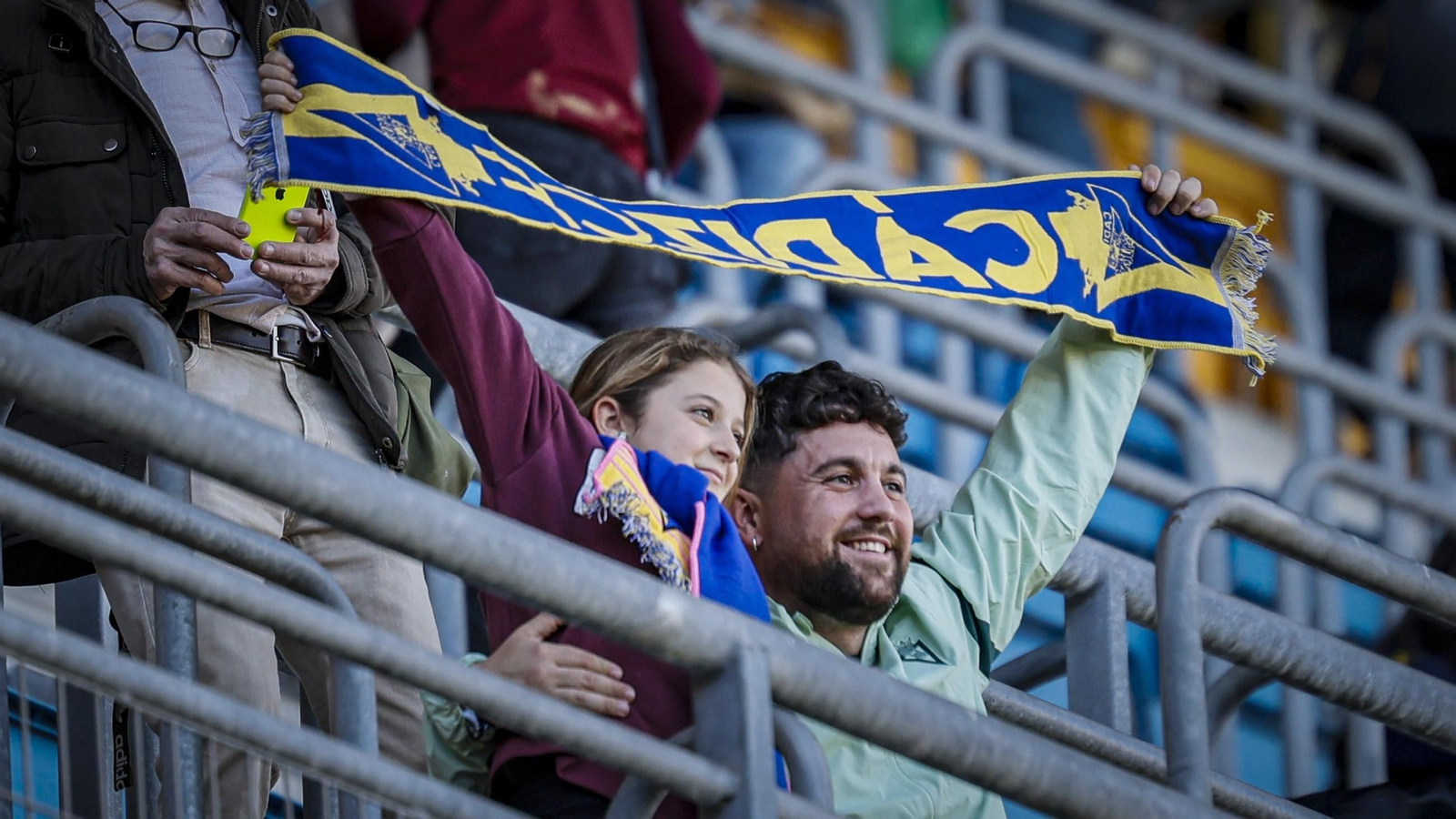 Búscate entre las imágenes del partido de fútbol Cádiz CF - Racing de Santander