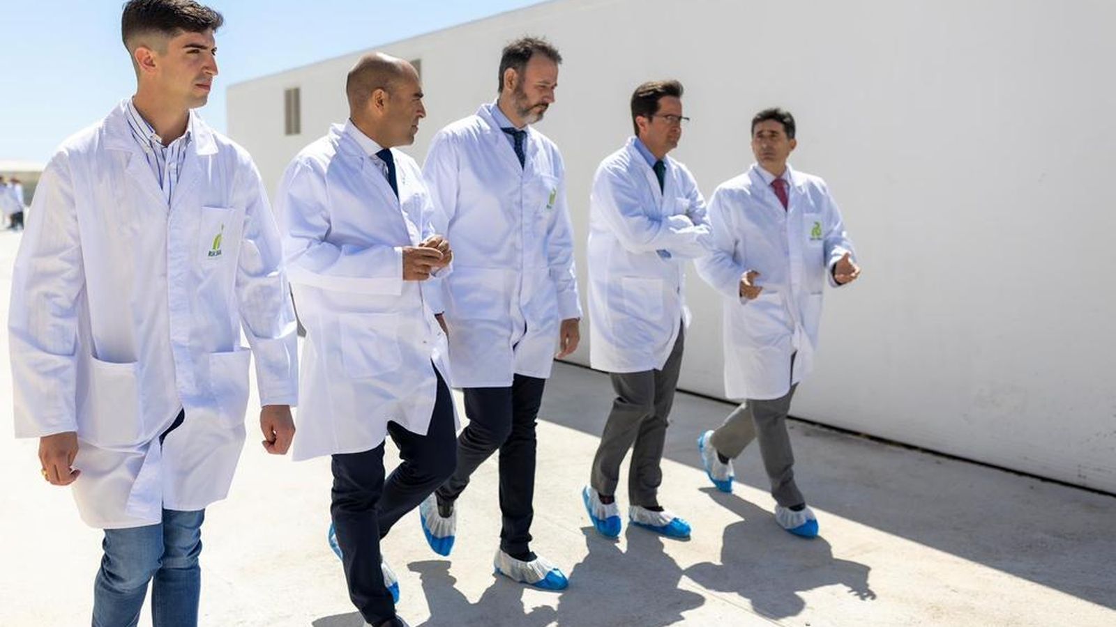 Para la visita, la compañía implementó todas las medidas de seguridad posibles para evitar la entrada de patógenos en el área de investigación.