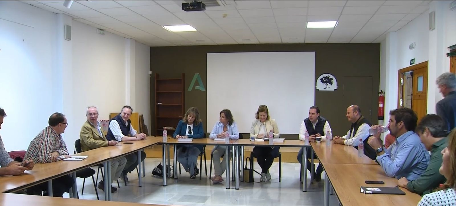 La consejera presidió la reunión en el centro El Aljibe de Alcalá de los Gazules.